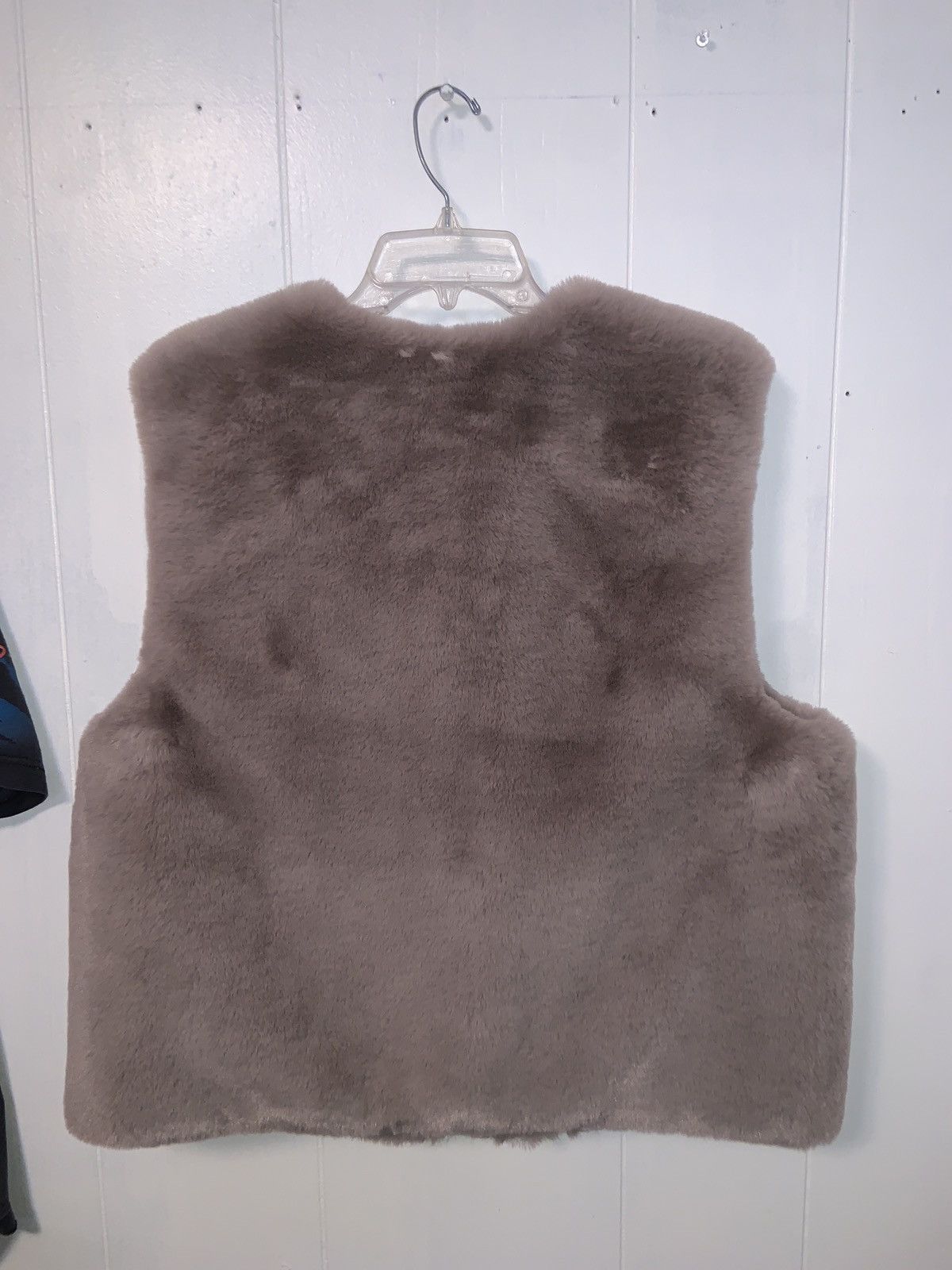 Gap Womens - 100% Recycled Faux-Fur Vest - Size Large Size L / US 10 / IT 46 - 5 Thumbnail