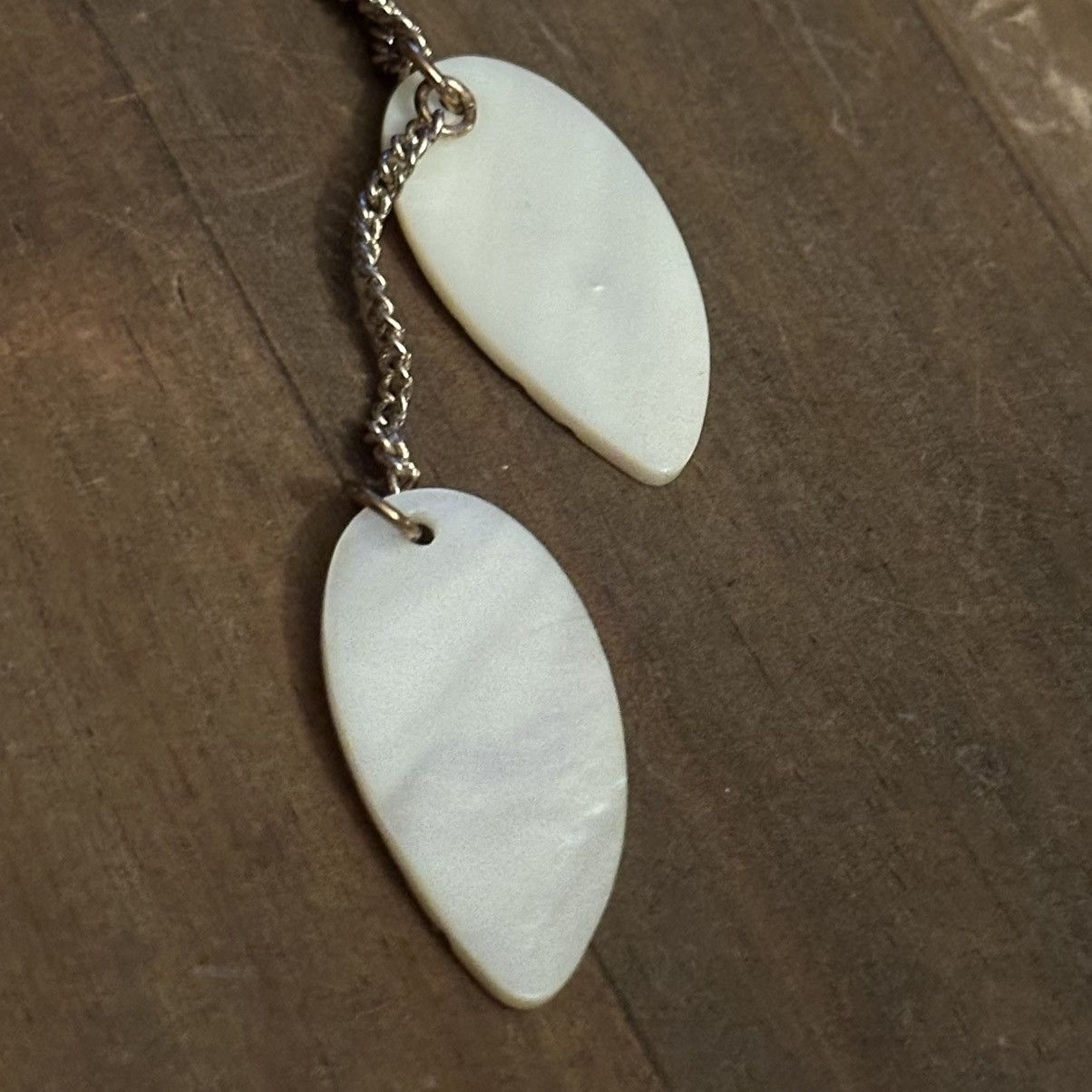 Other Gold tone mother of pearl leaves drop pendant necklace Size ONE SIZE - 5 Thumbnail