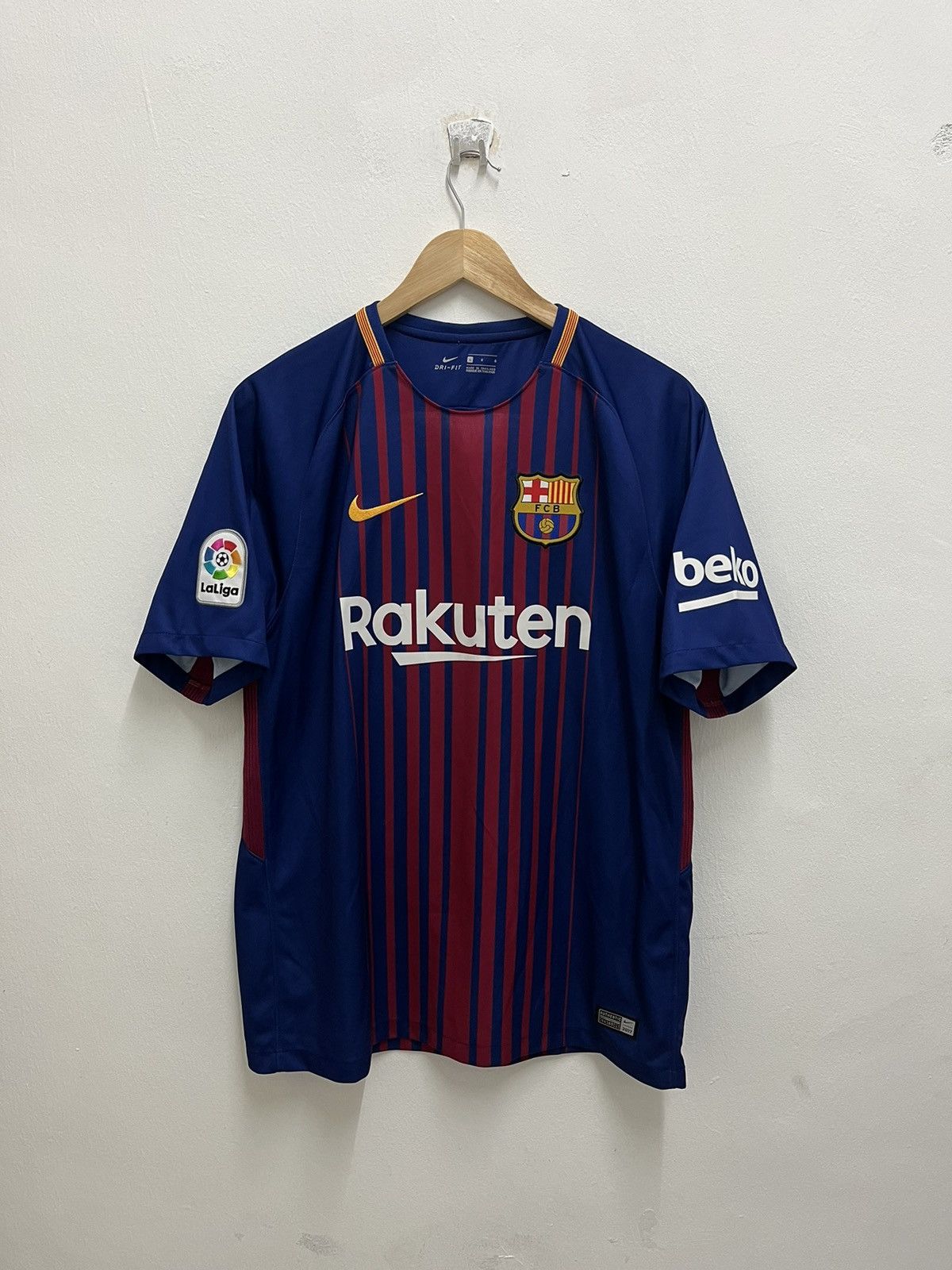 Nike SPECIAL EDITION‼️ Barcelona 2017/18 Iniesta Infinity Jersey Size US L / EU 52-54 / 3 - 7 Thumbnail