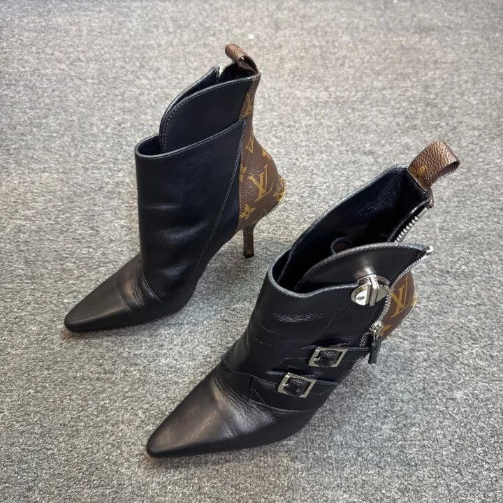 Louis Vuitton Louis Vuitton Janet Black Leather Ankle Boots 0079 Size US 6 / IT 36 - 1 Thumbnail
