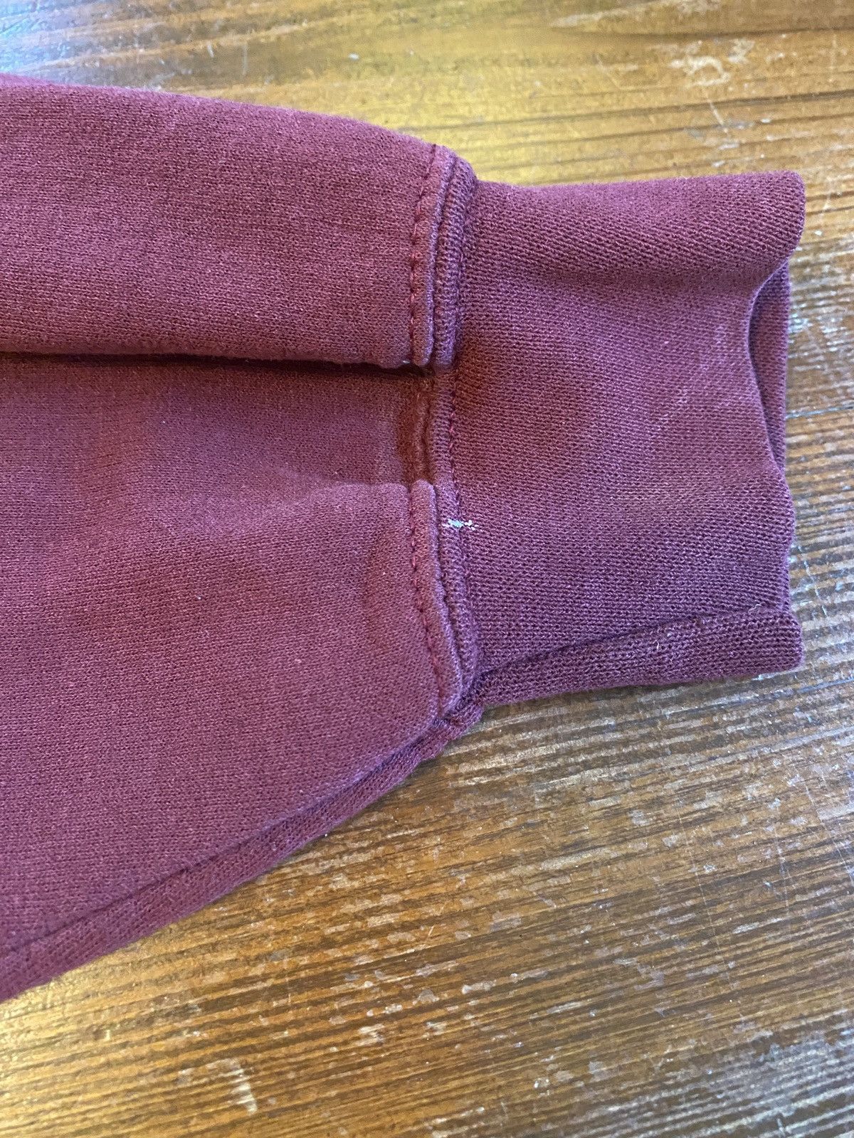 Gildan × Vintage Vintage 90’s Howling Wolf Maroon Crewneck Sweatshirt Size US XL / EU 56 / 4 - 12 Thumbnail