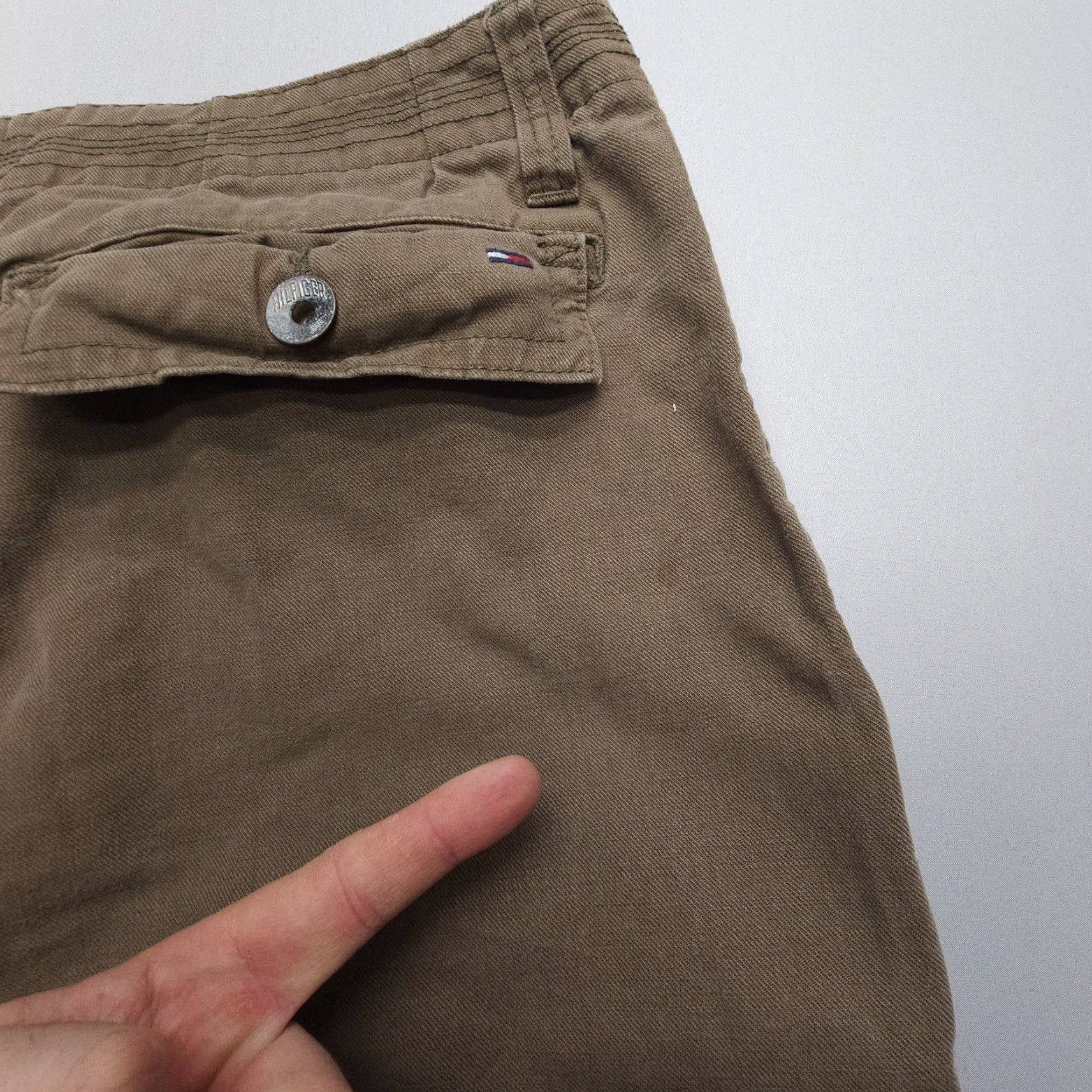 Tommy Hilfiger Tommy Hilfiger Chino Shorts Mens 38 Brown Baggy Flap Pockets 2008 Size US 38 / EU 54 - 5 Thumbnail