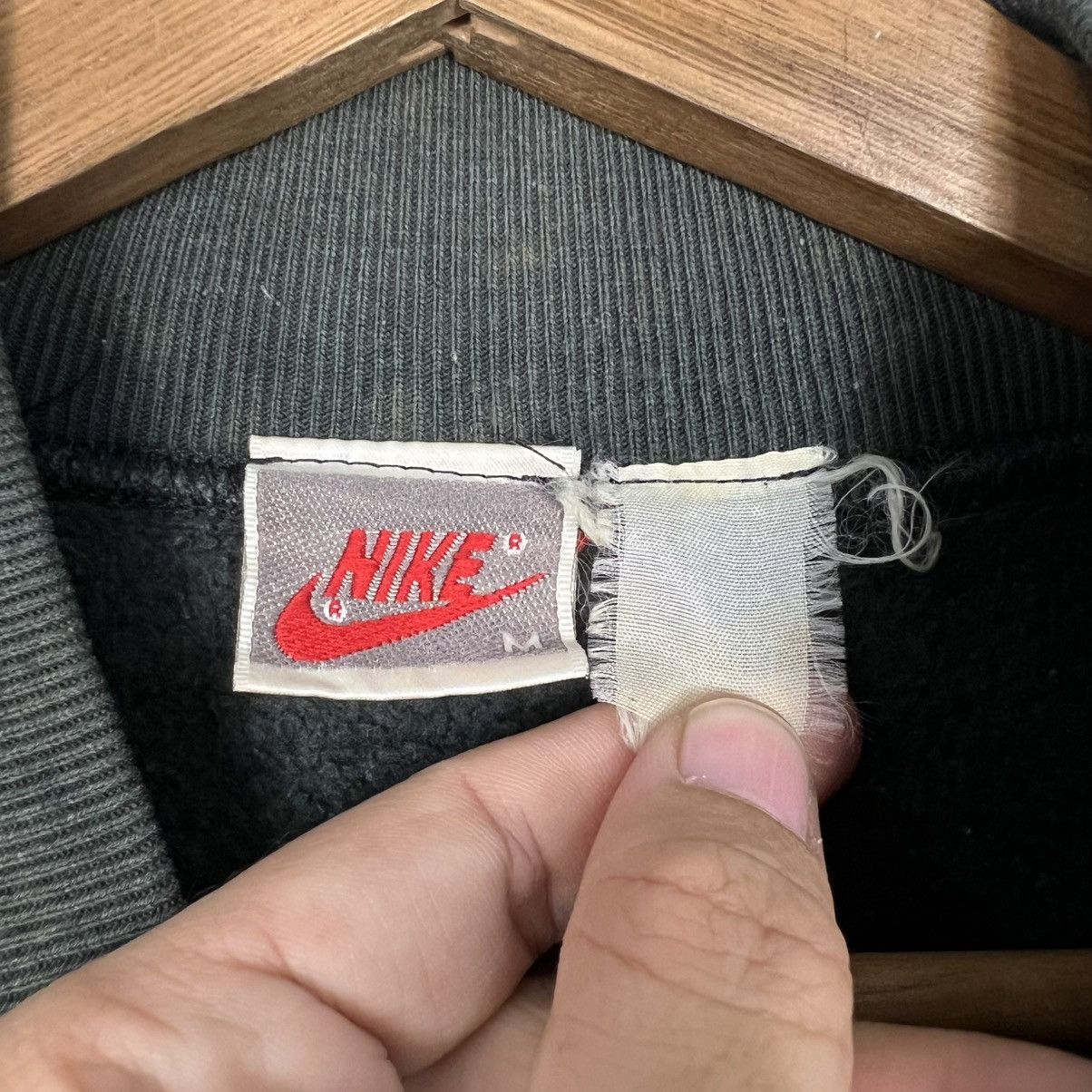 Nike Vintage 90's NIKE AIR Embroidered Logo Sweatshirt #4268-C194 Size US M / EU 48-50 / 2 - 9 Thumbnail
