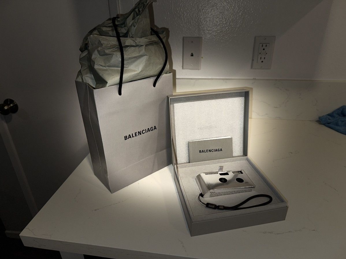 Balenciaga Balenciaga gray disposable camera Size ONE SIZE - 2 Thumbnail