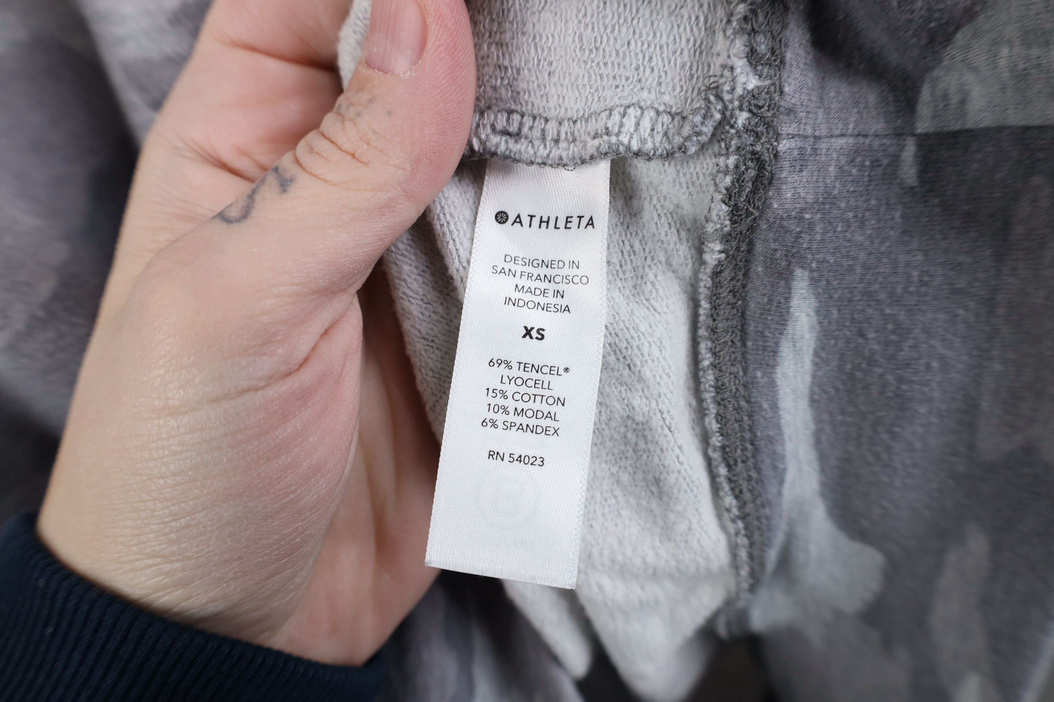 Athleta Athleta Camouflage French Terry Crewneck Sweatshirt Gray Size XS / US 0-2 / IT 36-38 - 8 Thumbnail