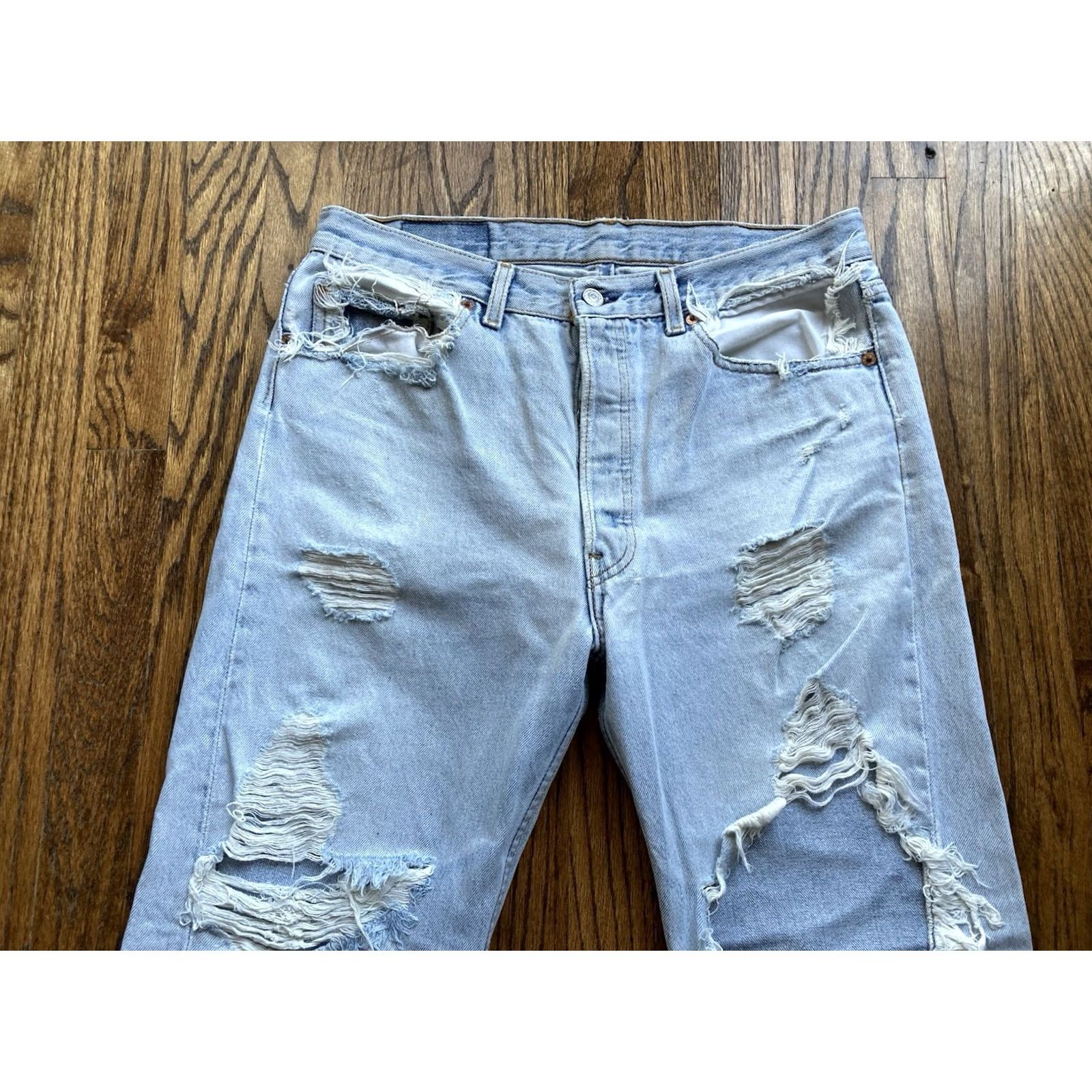 Levi's VTG Levis 501 Jeans Mens 32x29 Made in USA Blue Light Wash Thrashed Distressed Size US 34 / EU 50 - 2 Thumbnail