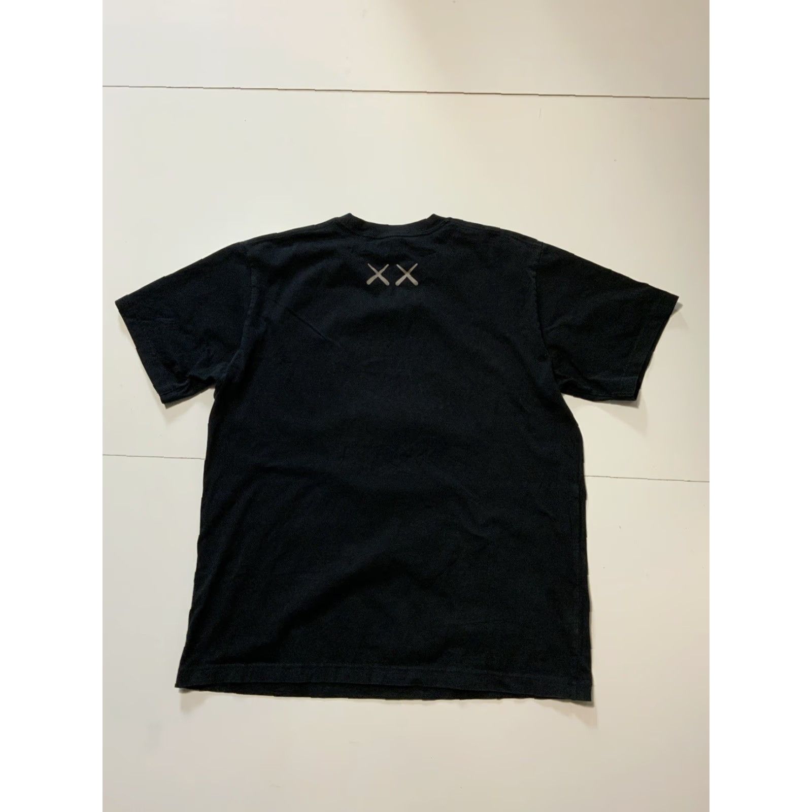 Uniqlo VINTAGE Uniqlo UT X Kaws Companion Limited Edition Black Graphic S/S T-Shirt L Mens Black Graphic Limited Edition T-Shirt Mens L Size US L / EU 52-54 / 3 - 3 Thumbnail