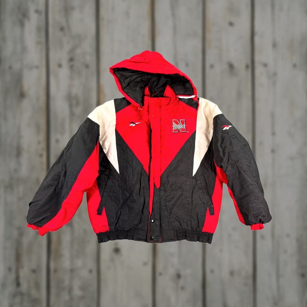 Reebok VINTAGE Reebok Nebraska Huskers Jacket Mens M Red Black Puffer Hooded NCAA Size US M / EU 48-50 / 2 - 1 Thumbnail