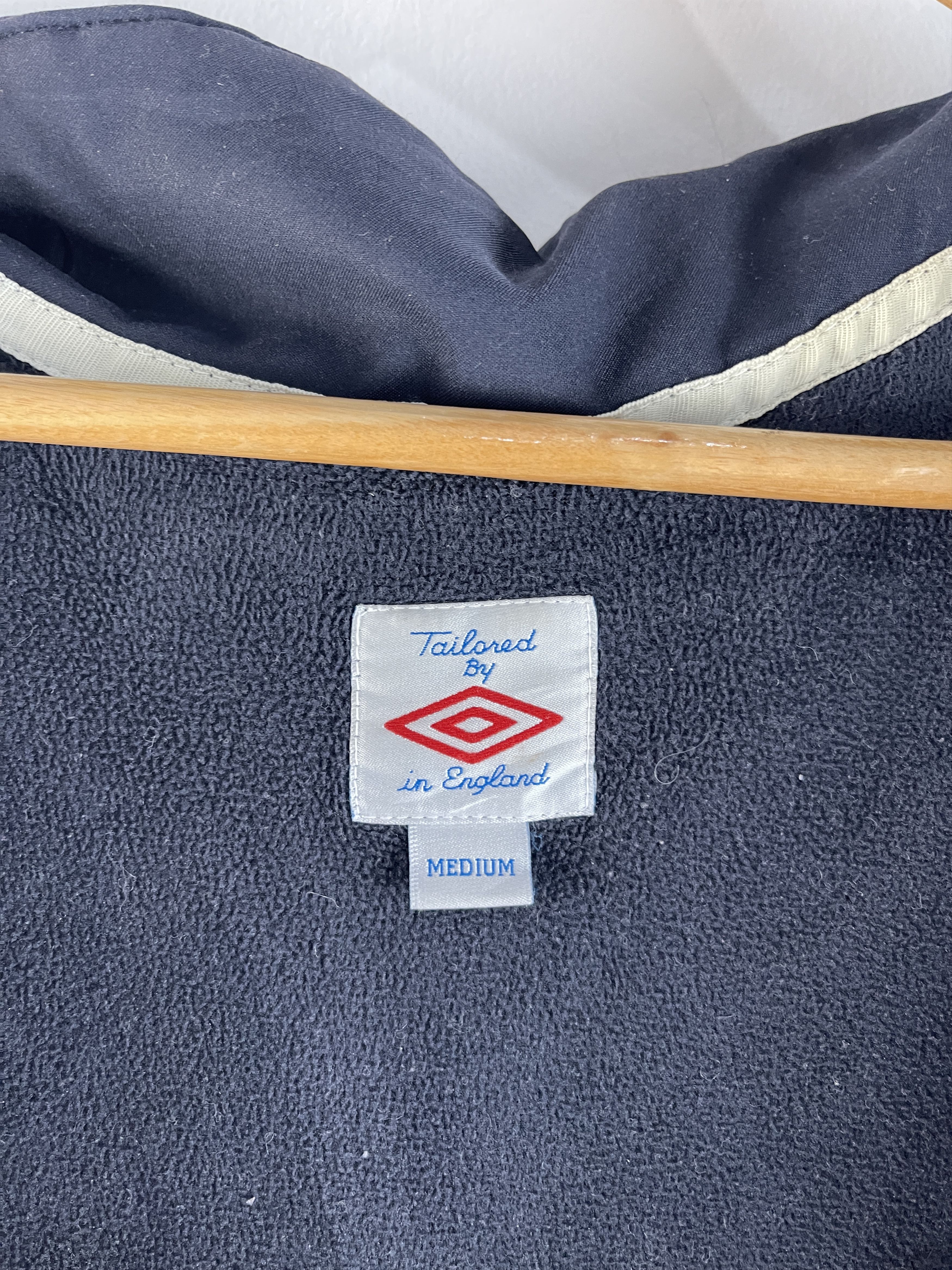 Umbro Vintage Umbro England Nationwide Training Vest Hooded 2000s Size US M / EU 48-50 / 2 - 11 Thumbnail