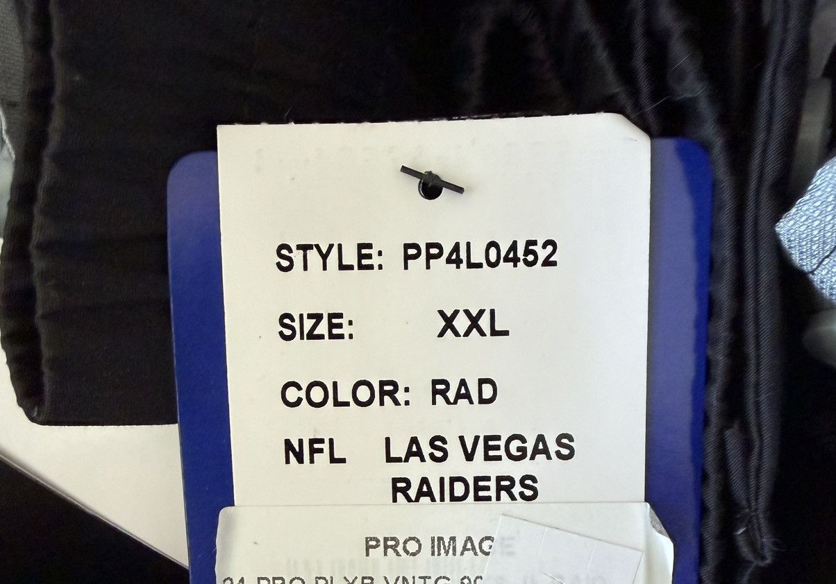 Pro Player NFL LAS VEGAS RAIDERS PRO PLAYER SPELL OUT WINDBREAKER J Size US XXL / EU 58 / 5 - 7 Thumbnail