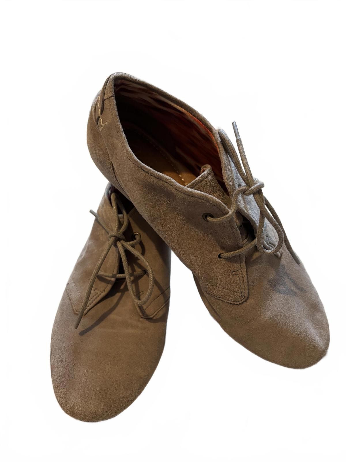 BRAND NEW! Clarks Artisan suede oxford flat women's sz 6