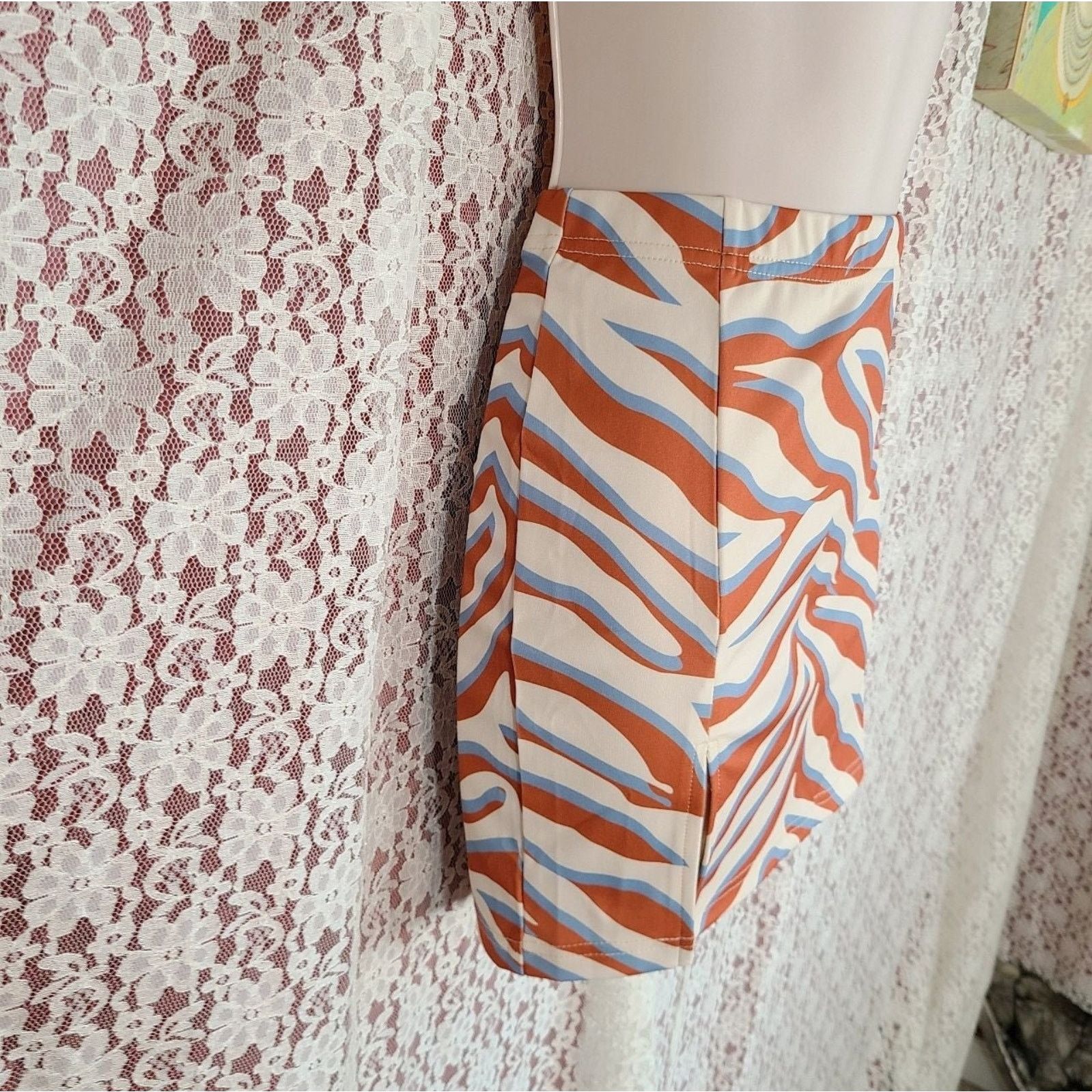 Shein Nwt shein x white tiger tripe mini pencil skirt medium Size 28" / US 6 / IT 42 - 2 Thumbnail