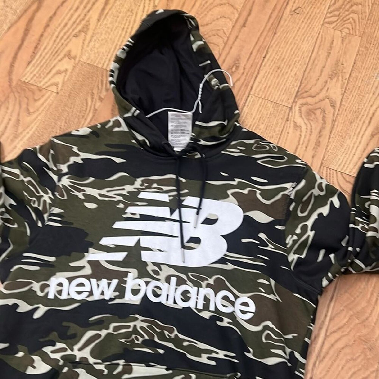 New Balance NEWBALANCE‎ MEN’S ESSENTIAL STACKED HOODIE PULLOVER SIZE M Size US M / EU 48-50 / 2 - 7 Thumbnail