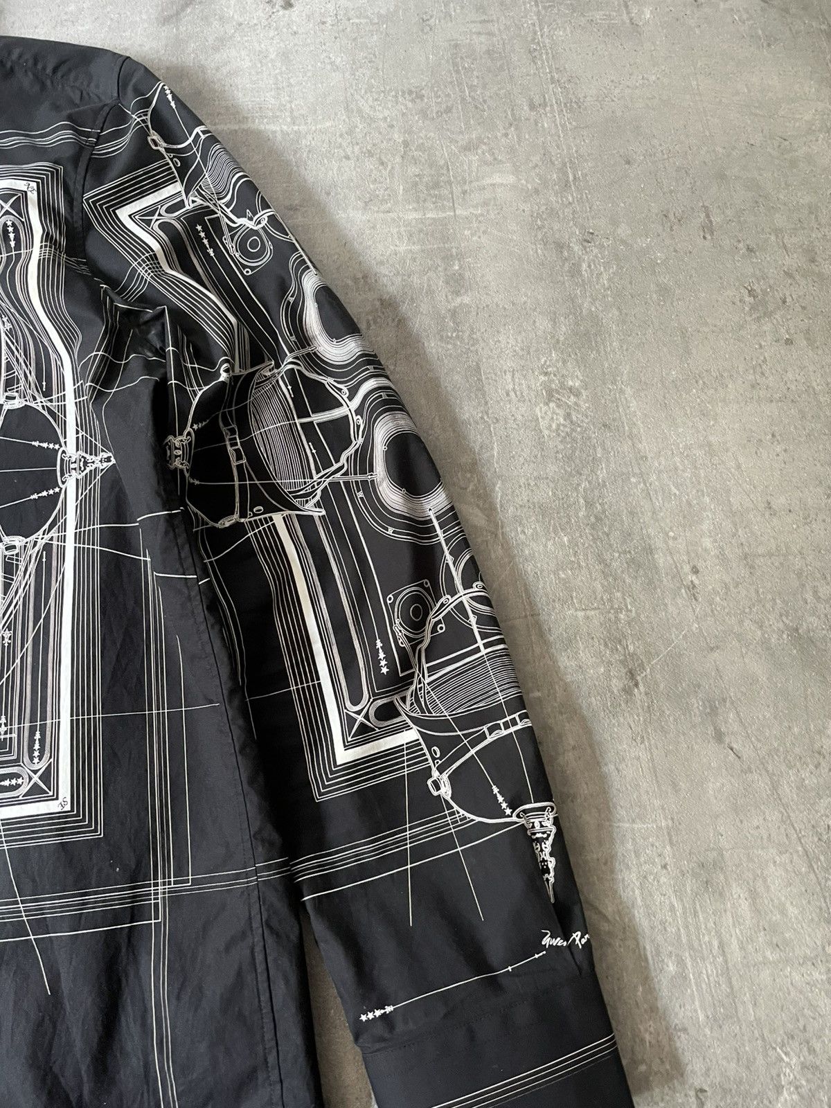 Givenchy Givenchy Cobra button up shirt A/W 2016 Riccardo Tisci Size US L / EU 52-54 / 3 - 6 Thumbnail