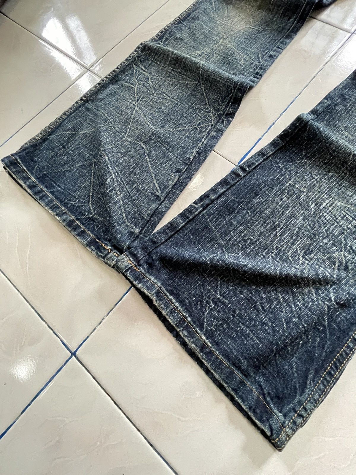 Japanese Brand × Le Grande Bleu (L.G.B.) × Tornado Mart Toto Japan Claws Mark Honeycomb Flare Low Rise Jeans Size US 32 / EU 48 - 6 Thumbnail