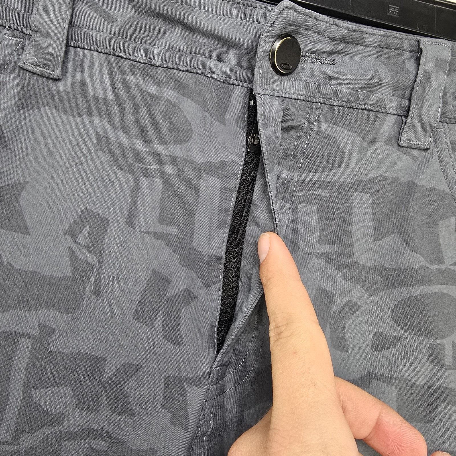 Oakley Oakley Golf Transition Ransom Short Mens 33 Gray Collage AOP Size US 33 - 3 Thumbnail