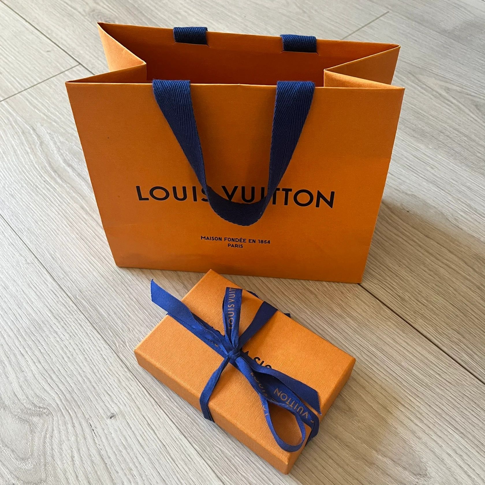 Louis Vuitton Louis Vuitton Keep It Bracelet Damier Graphite Canvas Size ONE SIZE - 3 Thumbnail