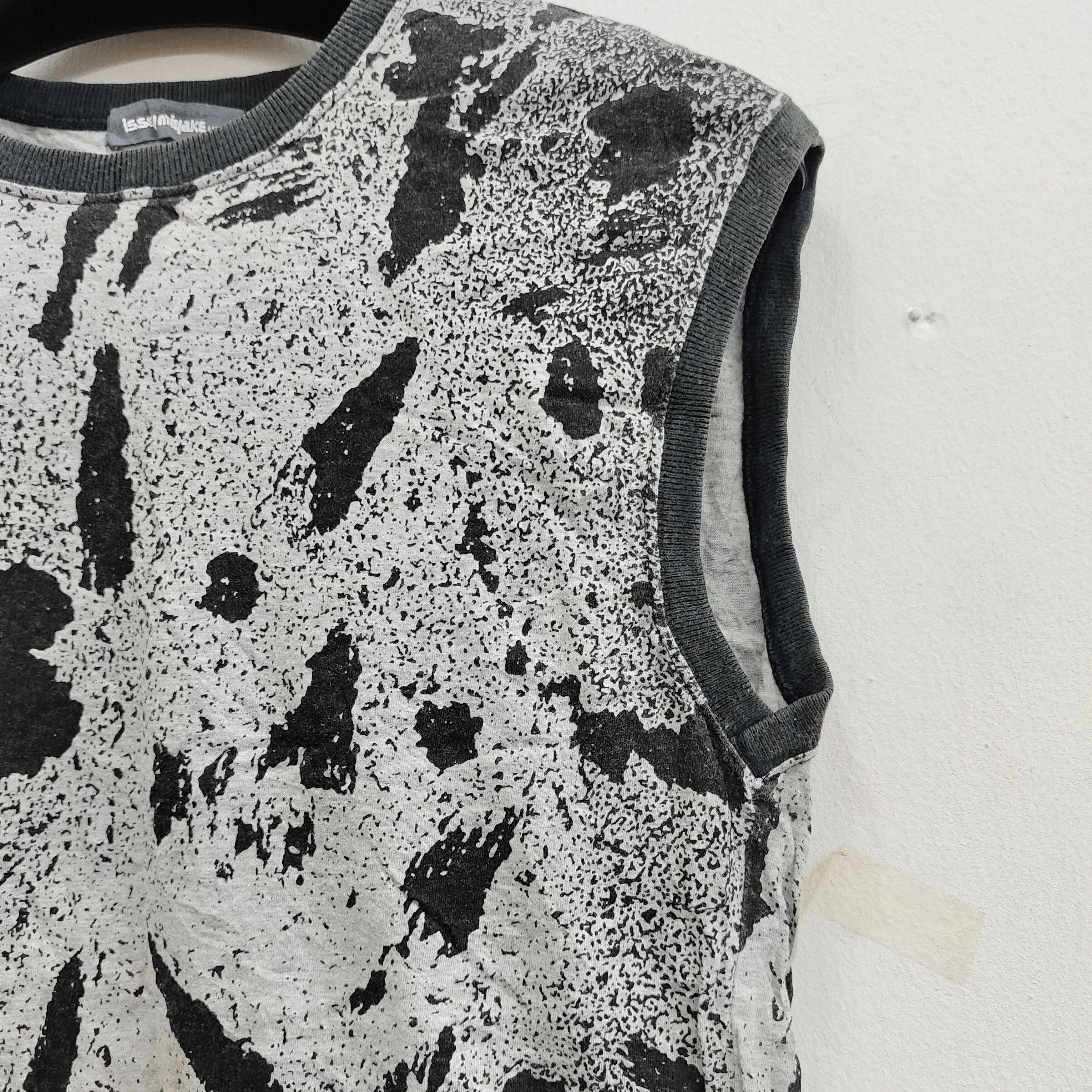 Issey Miyake Issey Miyake Men Sleeveless T Shirt Size US M / EU 48-50 / 2 - 3 Thumbnail