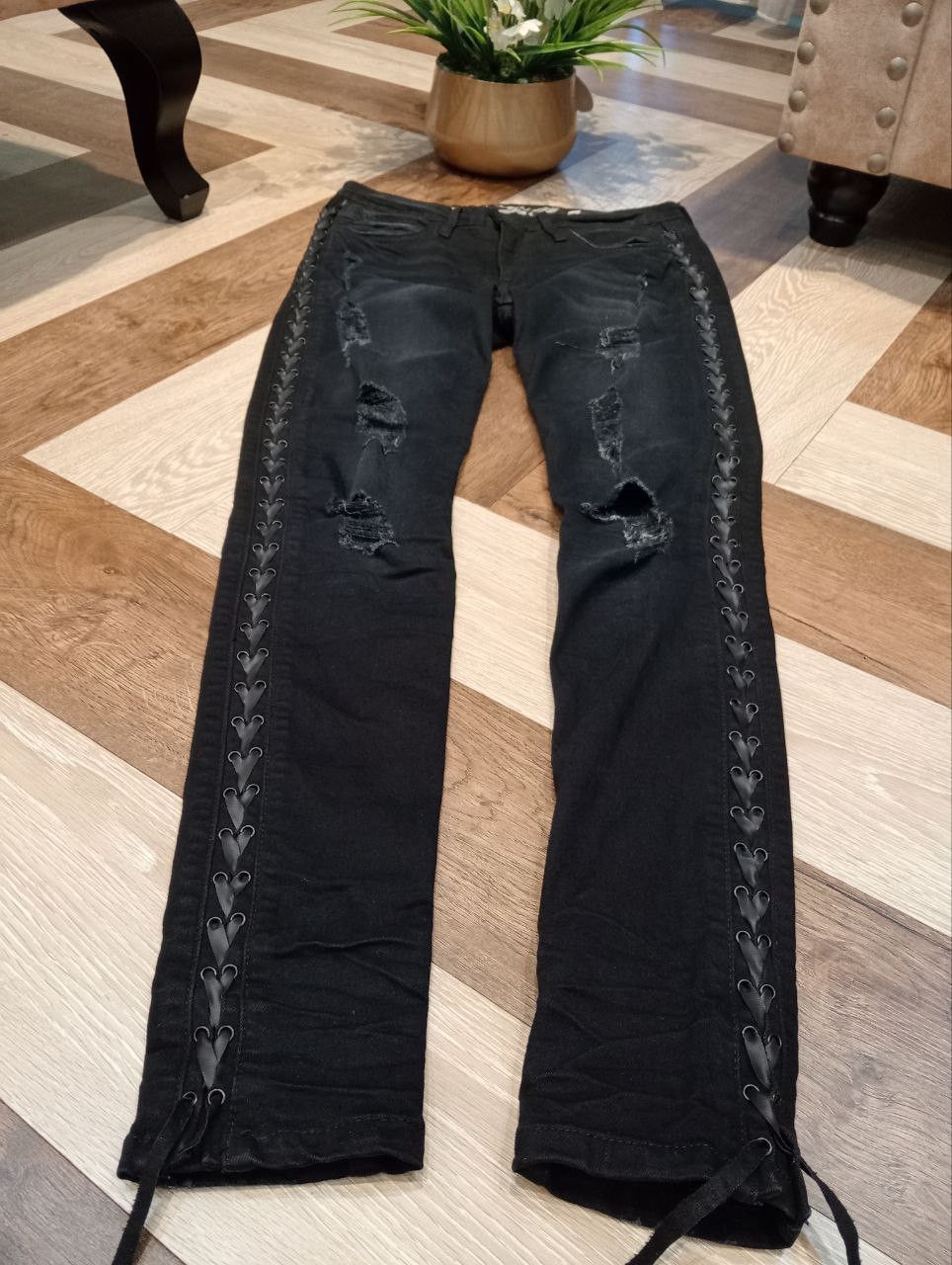 Robins Jeans ROBIN'S JEAN BLACK RIPPED FINISH LACE UP STRETCH SKINNY PANT Size 28" / US 6 / IT 42 - 2 Thumbnail