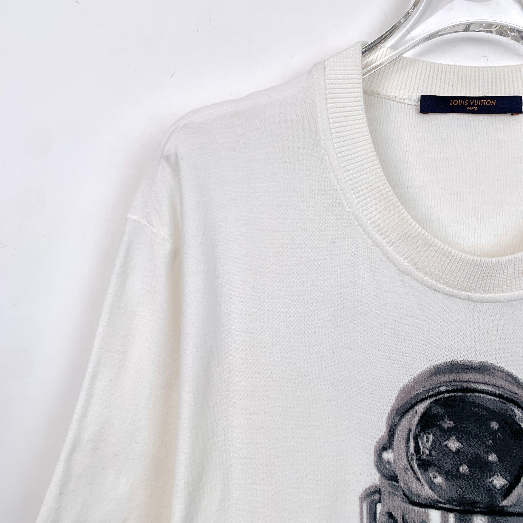 Louis Vuitton Louis Vuitton White Astronaut Graphic T-Shirt Mens L Cotton Size US L / EU 52-54 / 3 - 3 Thumbnail