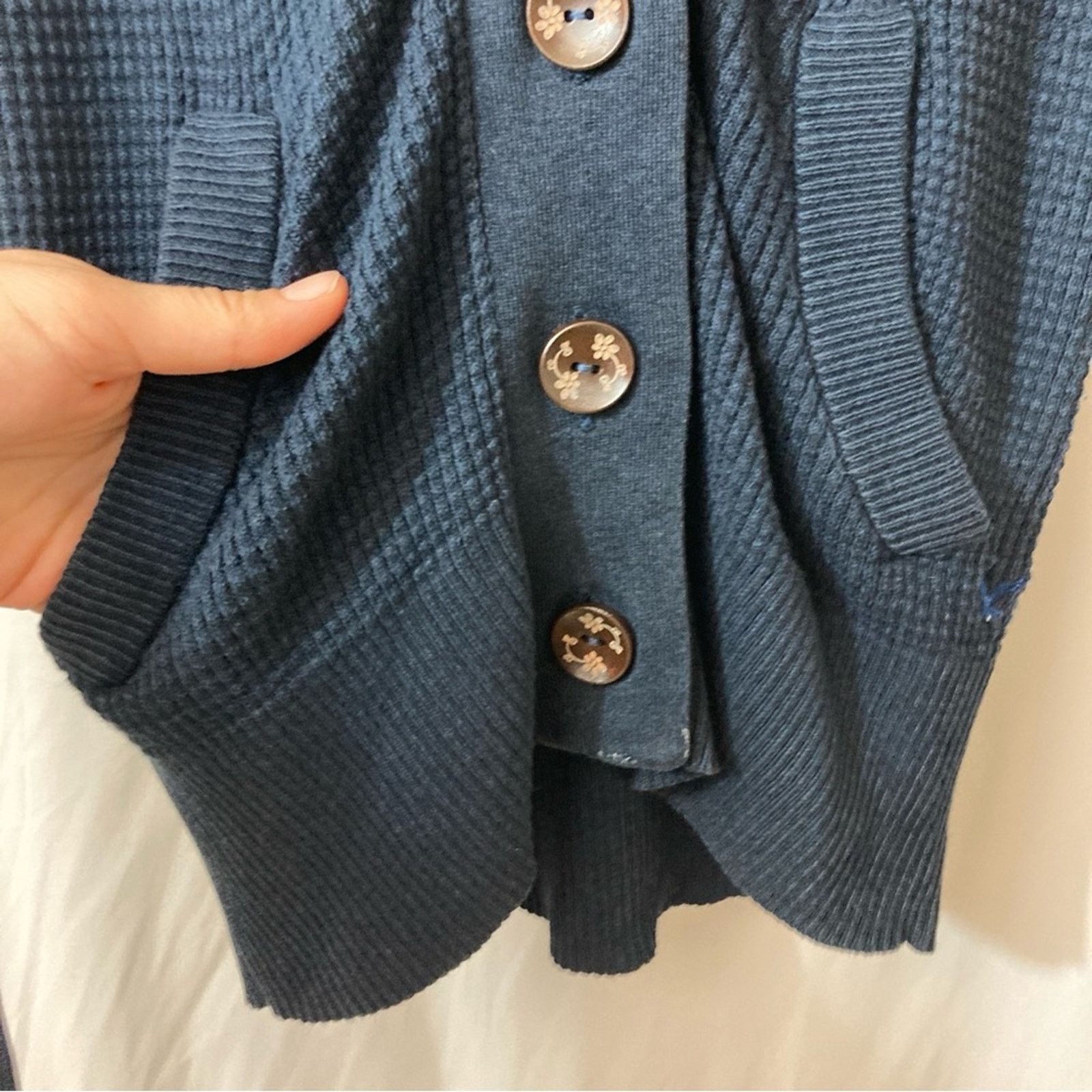 American Eagle Outfitters American Eagle Outfitters AEO Waffle Knit Cardigan Sweater Size S / US 4 / IT 40 - 2 Thumbnail