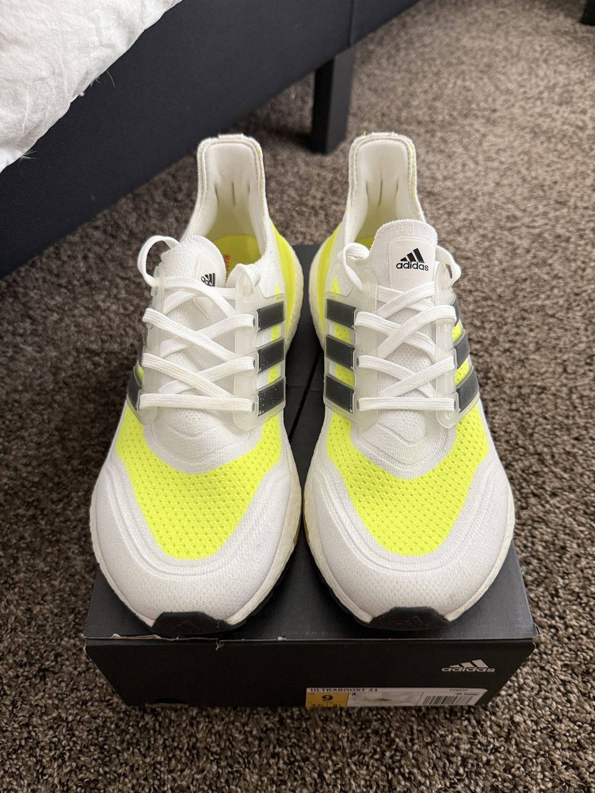 Adidas Ultra Boost Size US 9 / EU 42 - 3 Thumbnail