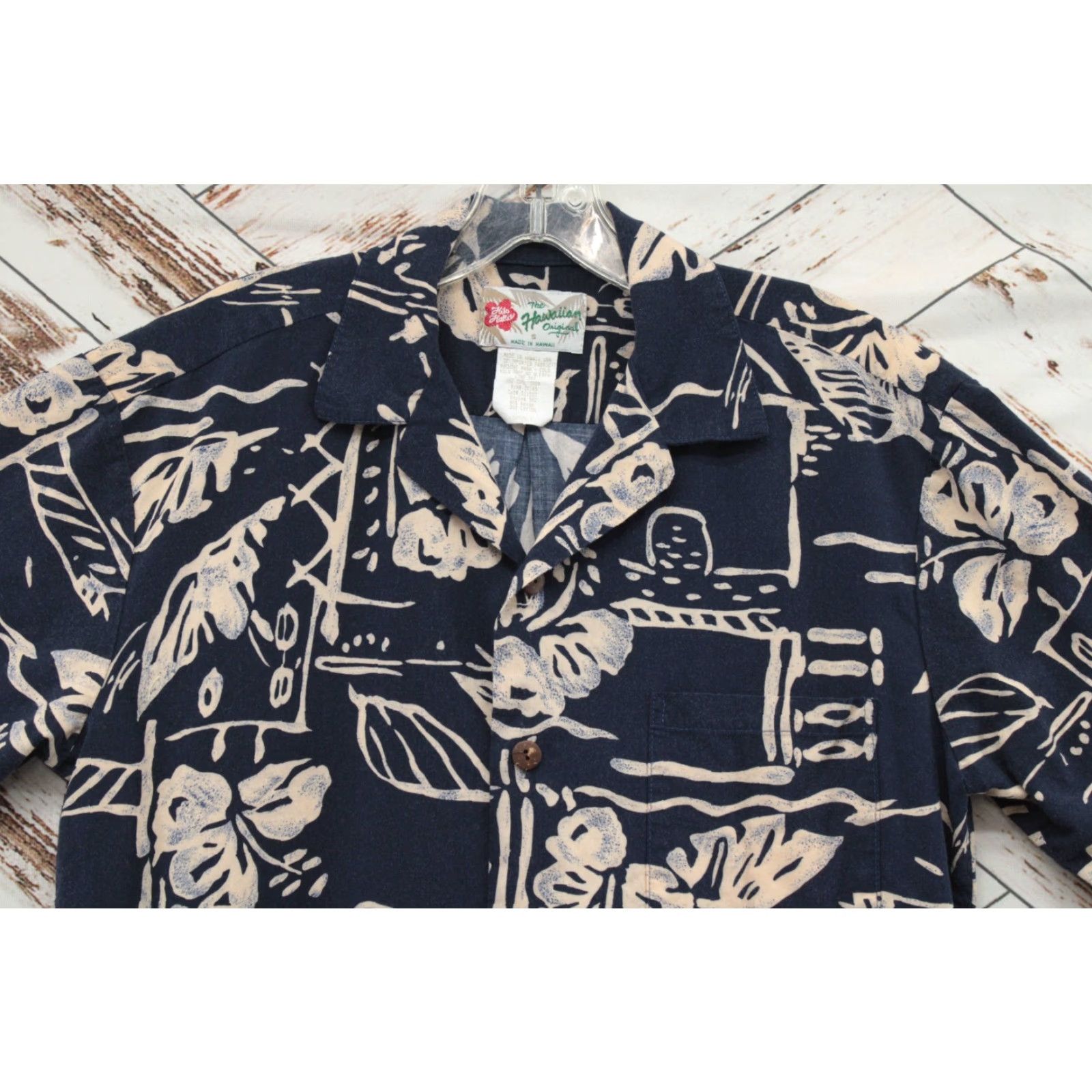 Hilo Hattie VINTAGE Hilo Hattie Shirt Men S Blue Short Sleeve Hawaiian Button-Up Luau Floral 502 1960s Luau Theme Size US S / EU 44-46 / 1 - 3 Thumbnail