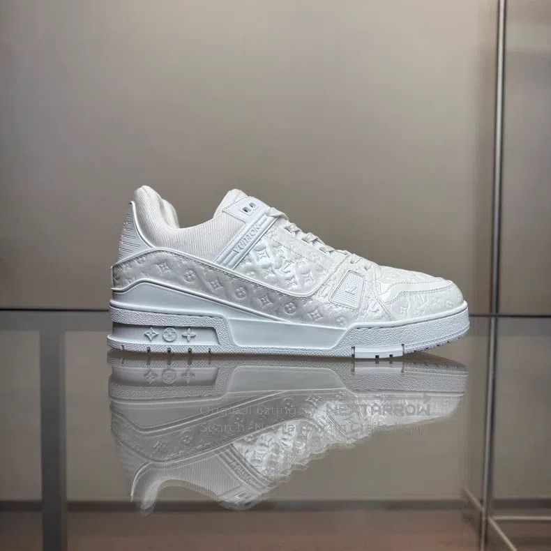 Louis Vuitton Louis Vuitton Trainer 25 new white embossed full print sho Size US 9 / EU 42 - 3 Thumbnail