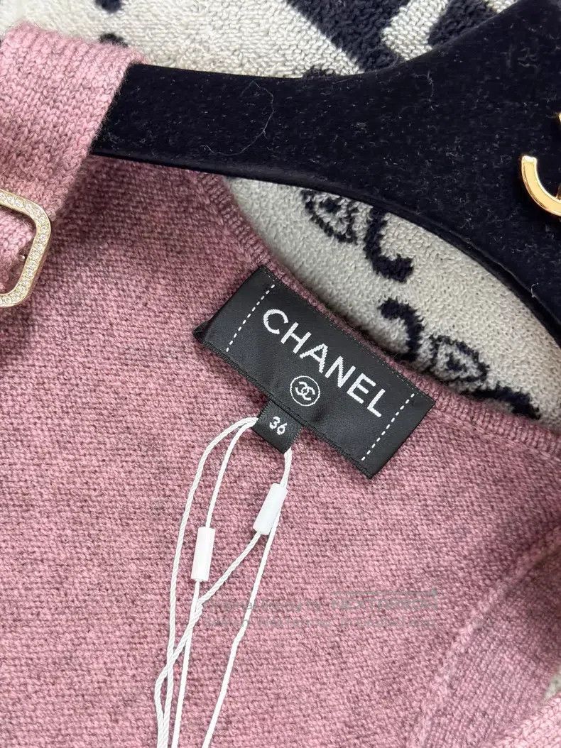 Chanel Chanel V-neck tie diamond buckle knitted vest Size XS / US 0-2 / IT 36-38 - 6 Thumbnail