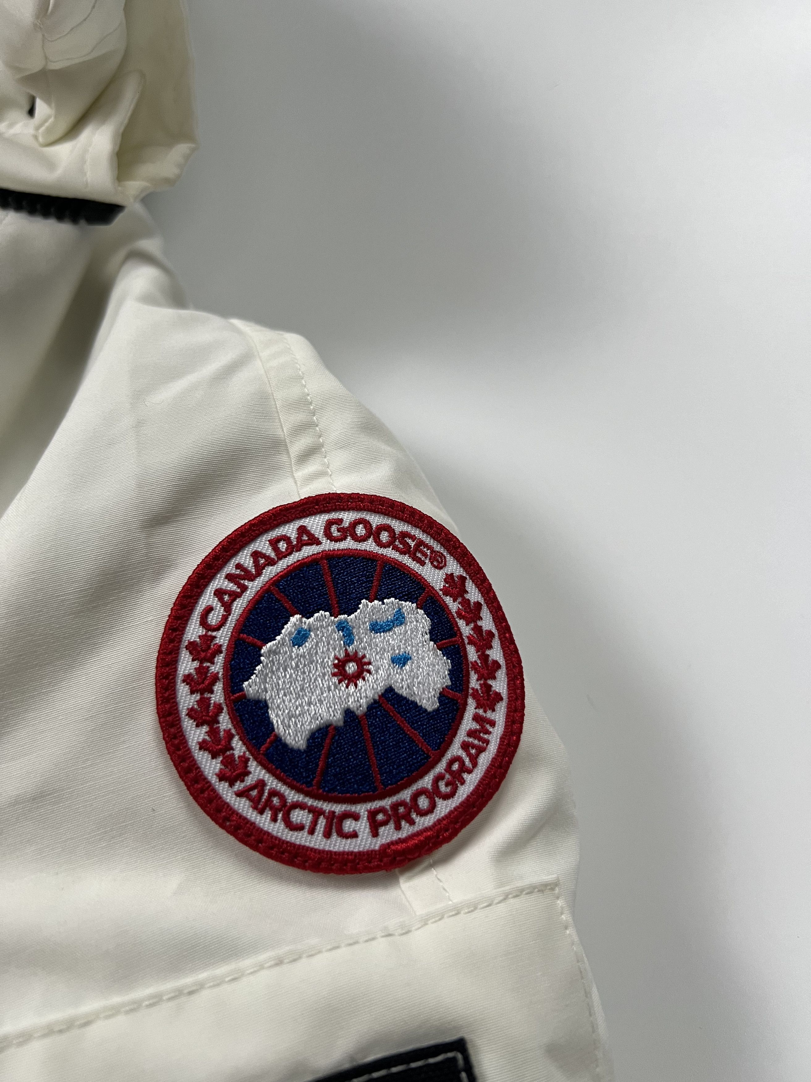 Canada Goose canada goose puffer bomber size L luxury Size L / US 10 / IT 46 - 2 Thumbnail