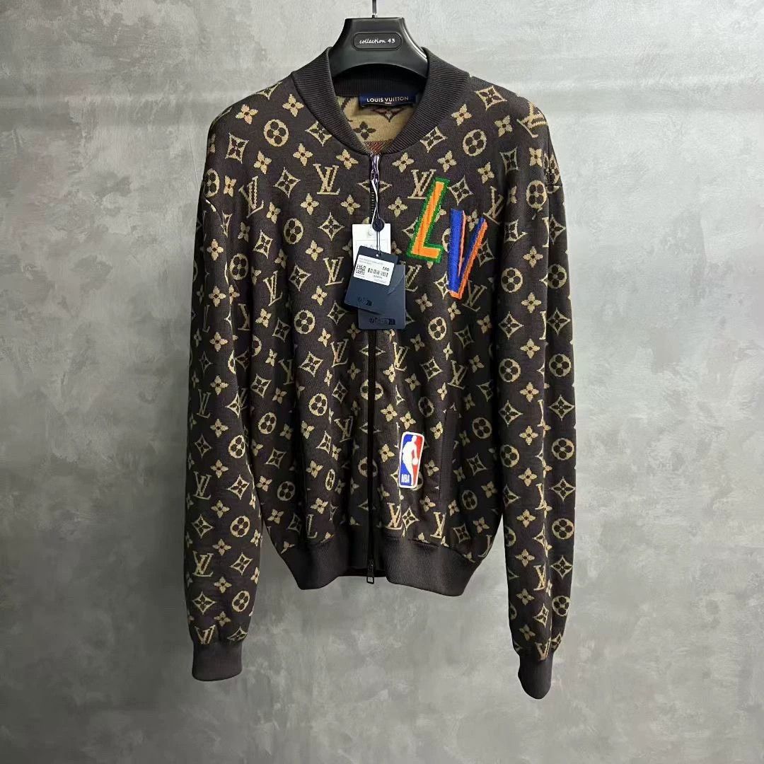 Louis Vuitton louis vuitton brown logo print bomber jacket Size US M / EU 48-50 / 2 - 1 Thumbnail