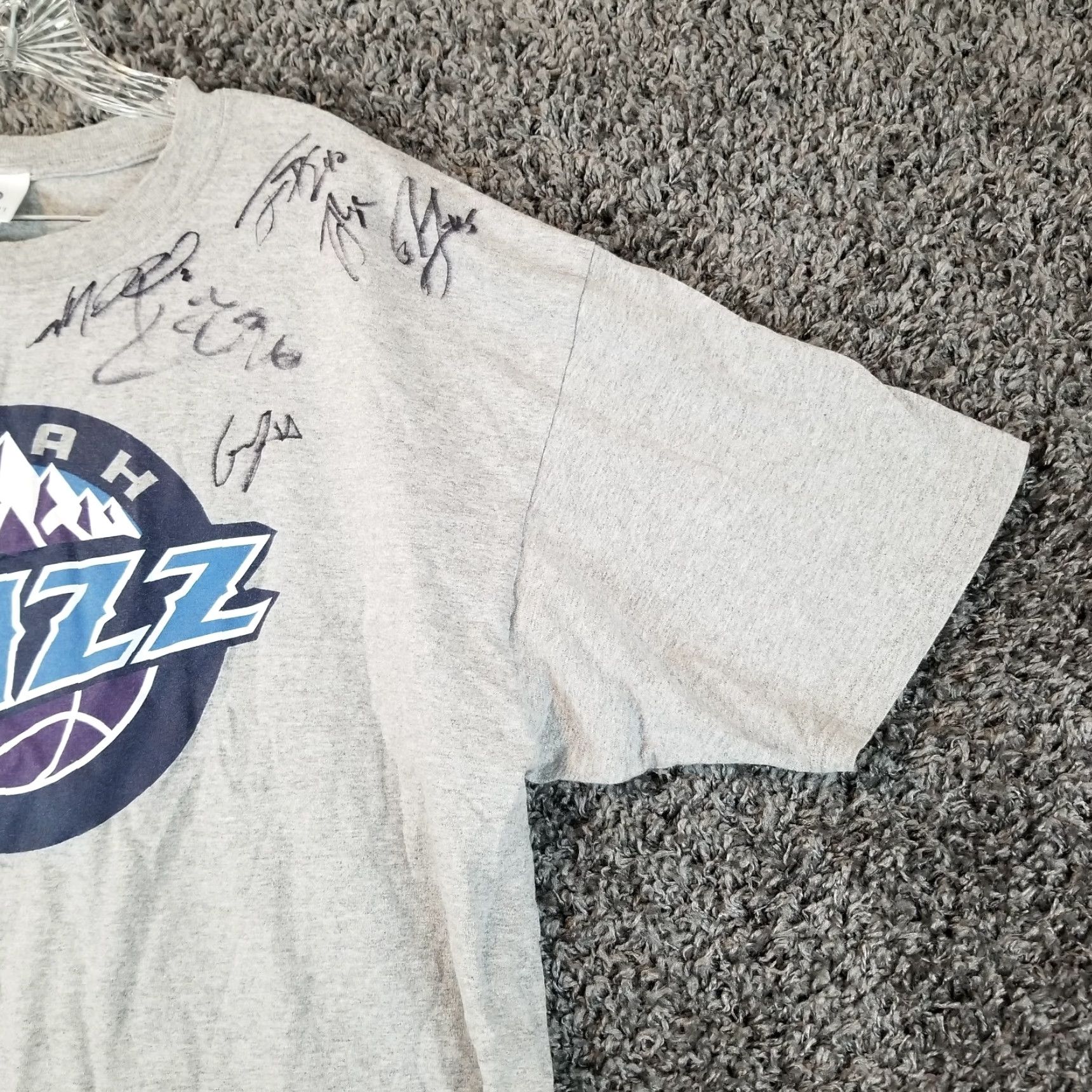 Vintage Fahrenheit Utah Jazz T-Shirt Mens Short Sleeve Gray Signed 2X Sizes Regular Jazz 2XL Mens Size US XXL / EU 58 / 5 - 2 Thumbnail