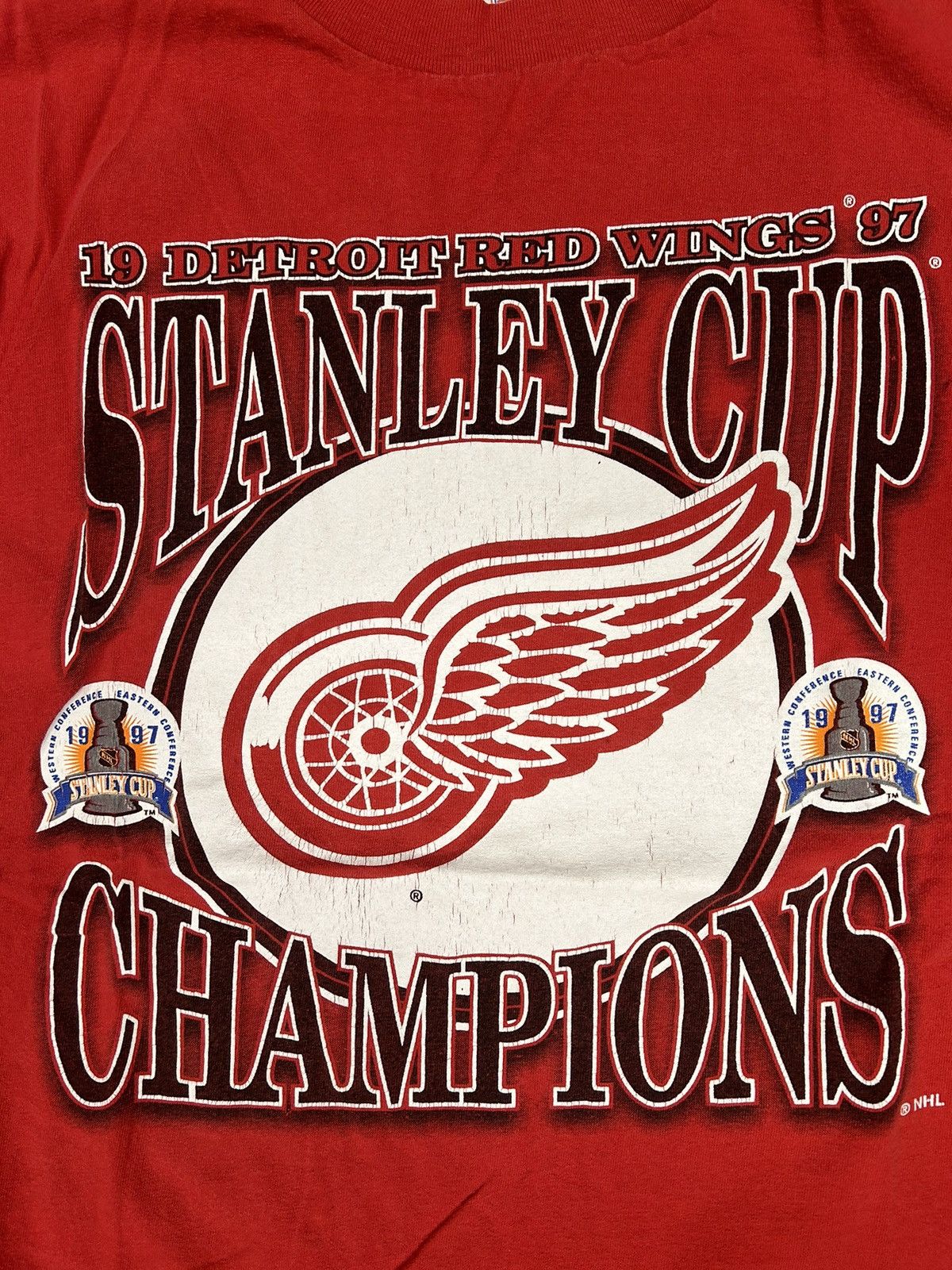NHL × Vintage Crazy Vintage 1997 Essential Detroit Red Wings NHL Tee Shirt Size US XL / EU 56 / 4 - 2 Thumbnail
