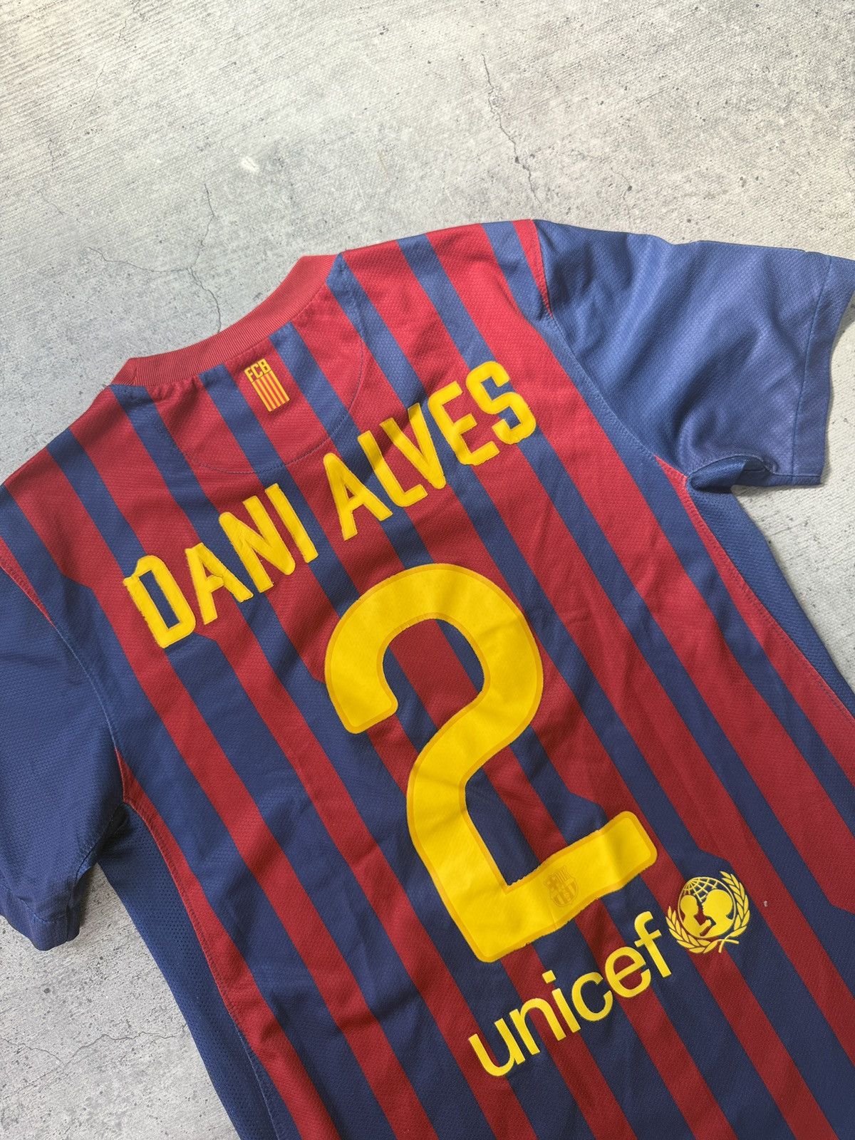 Nike Nike FC Barcelona DANI ALVES 2 jersey t-shirt 2010-2011 year Size US S / EU 44-46 / 1 - 2 Thumbnail