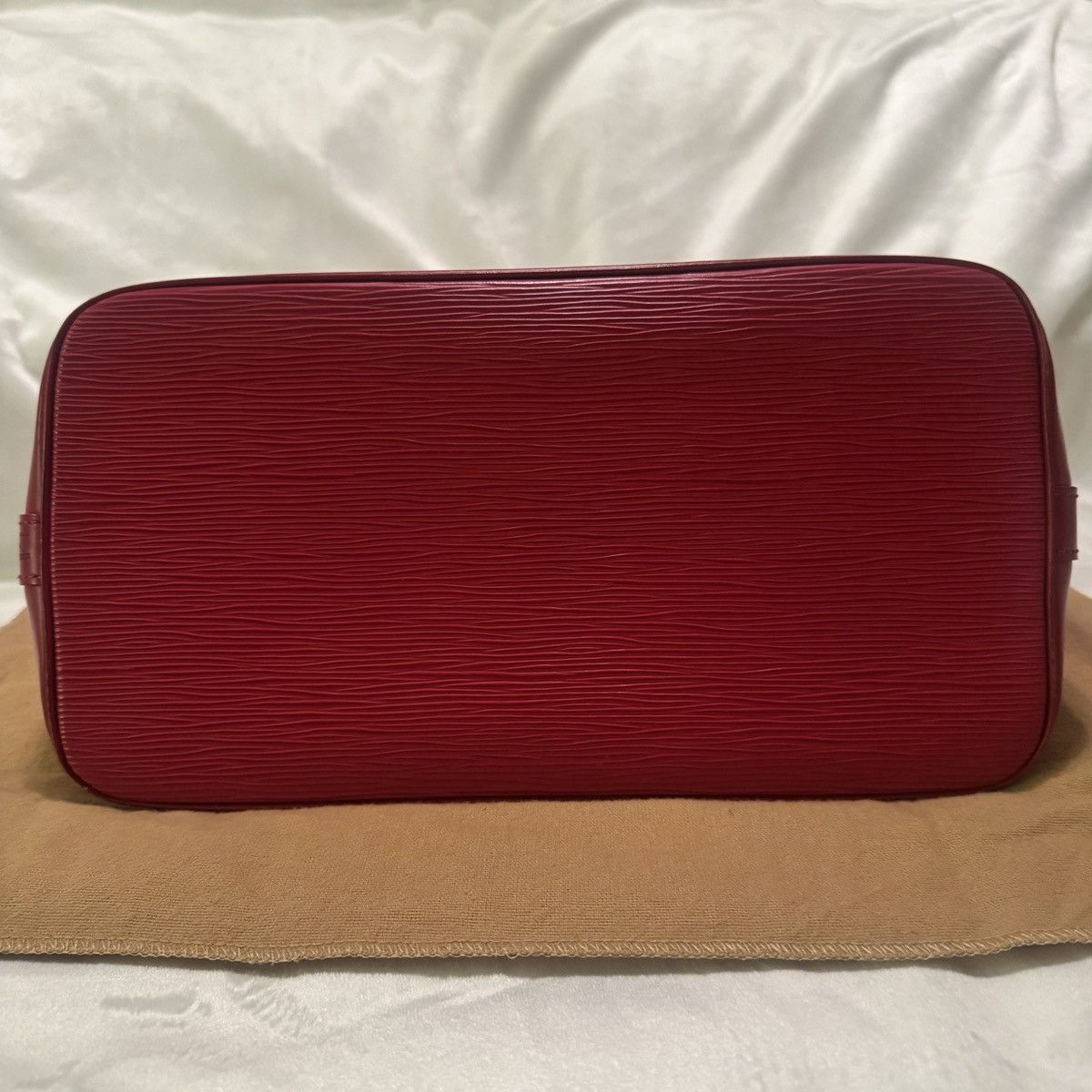 Louis Vuitton Louis Vuitton Alma Epi leather handbag Size ONE SIZE - 5 Thumbnail