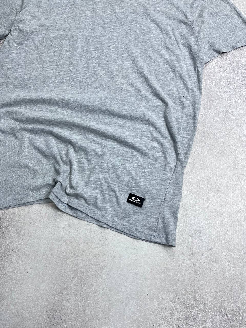 Oakley × Vintage Vintage Oakley Basic Small Logo T-shirt L Size US L / EU 52-54 / 3 - 3 Thumbnail