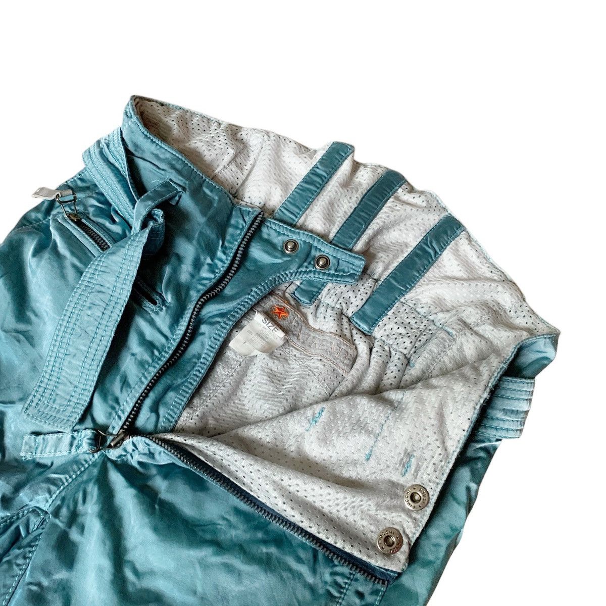 99%IS- × Vintage 🧿SHIMMERED NYLON ASTRONAUT SKI PANTS IN LIGHT BLUE Size US 32 / EU 48 - 4 Thumbnail