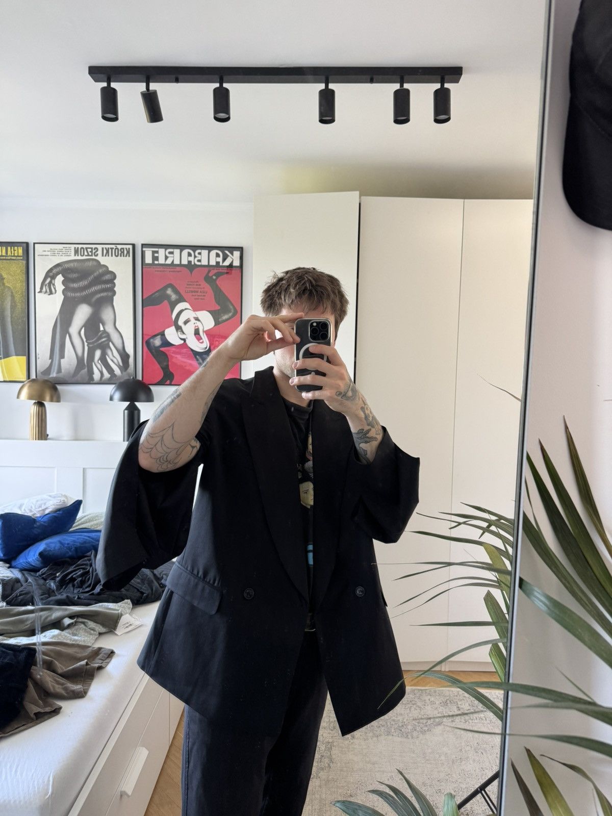 Vetements Vetements AW20 Anarchy Black Sleeve Split Blazer Jacket Rare Size US M / EU 48-50 / 2 - 13 Thumbnail