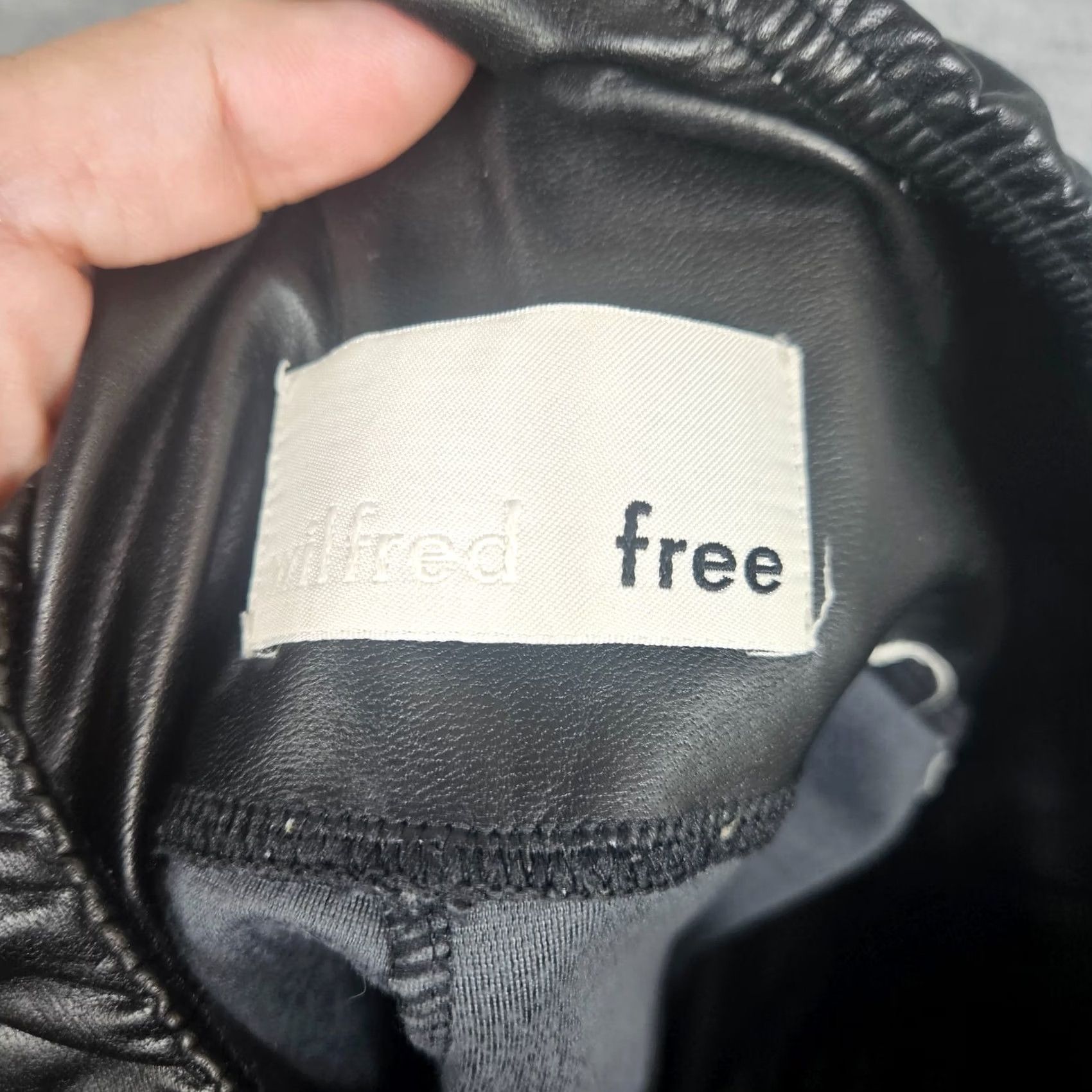 Vintage Wilfred Free Women's Daria Vegan High Rise Black Faux Leather Leggings Sz S Size 28" / US 6 / IT 42 - 5 Thumbnail