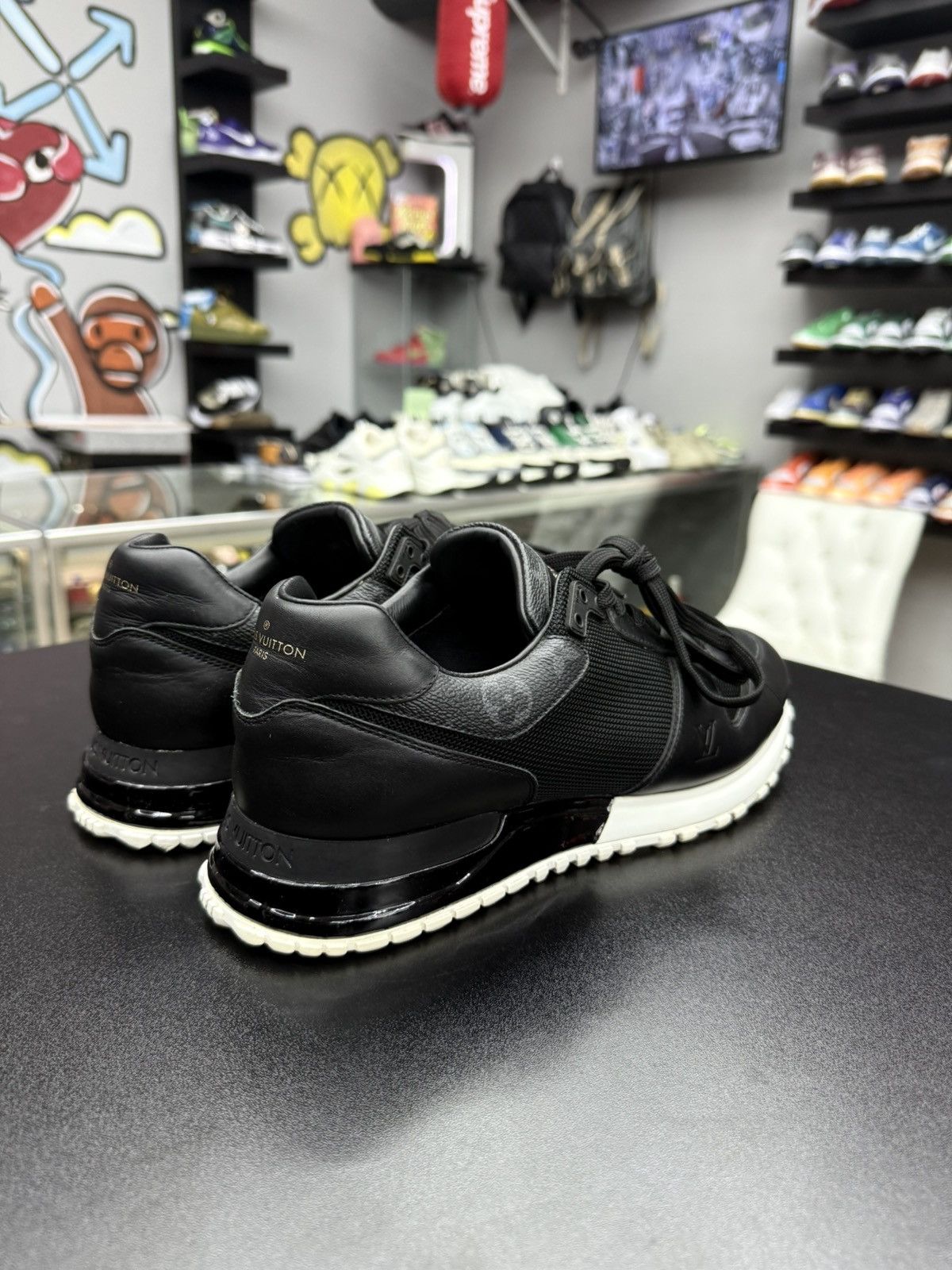 Louis Vuitton Louis Vuitton Run away black monogram sneaker sz 9LV / 10US Size US 10 / EU 43 - 9 Thumbnail