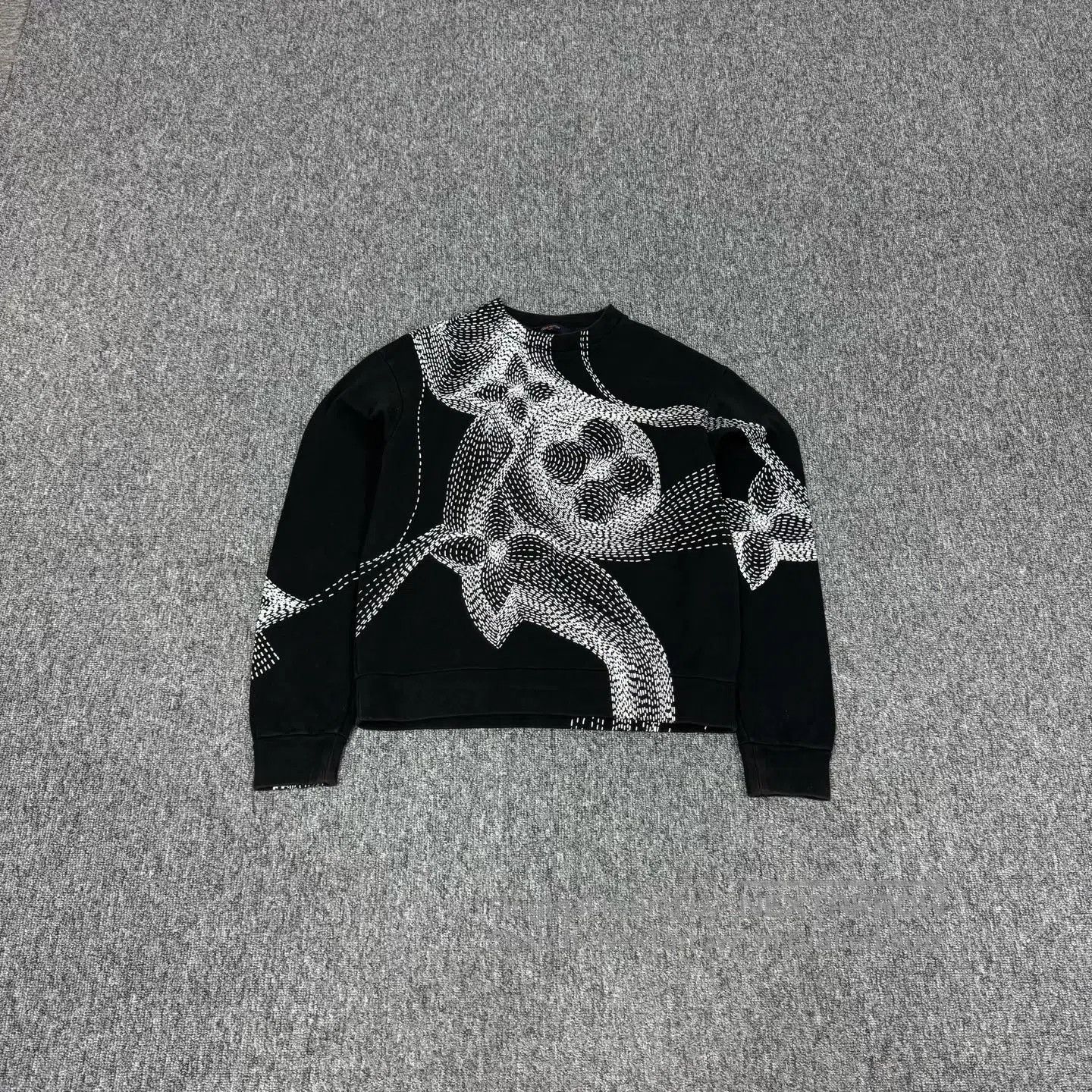 Louis Vuitton Louis Vuitton Sketch of a floral print; round-neck hoodie| Size US S / EU 44-46 / 1 - 1 Thumbnail
