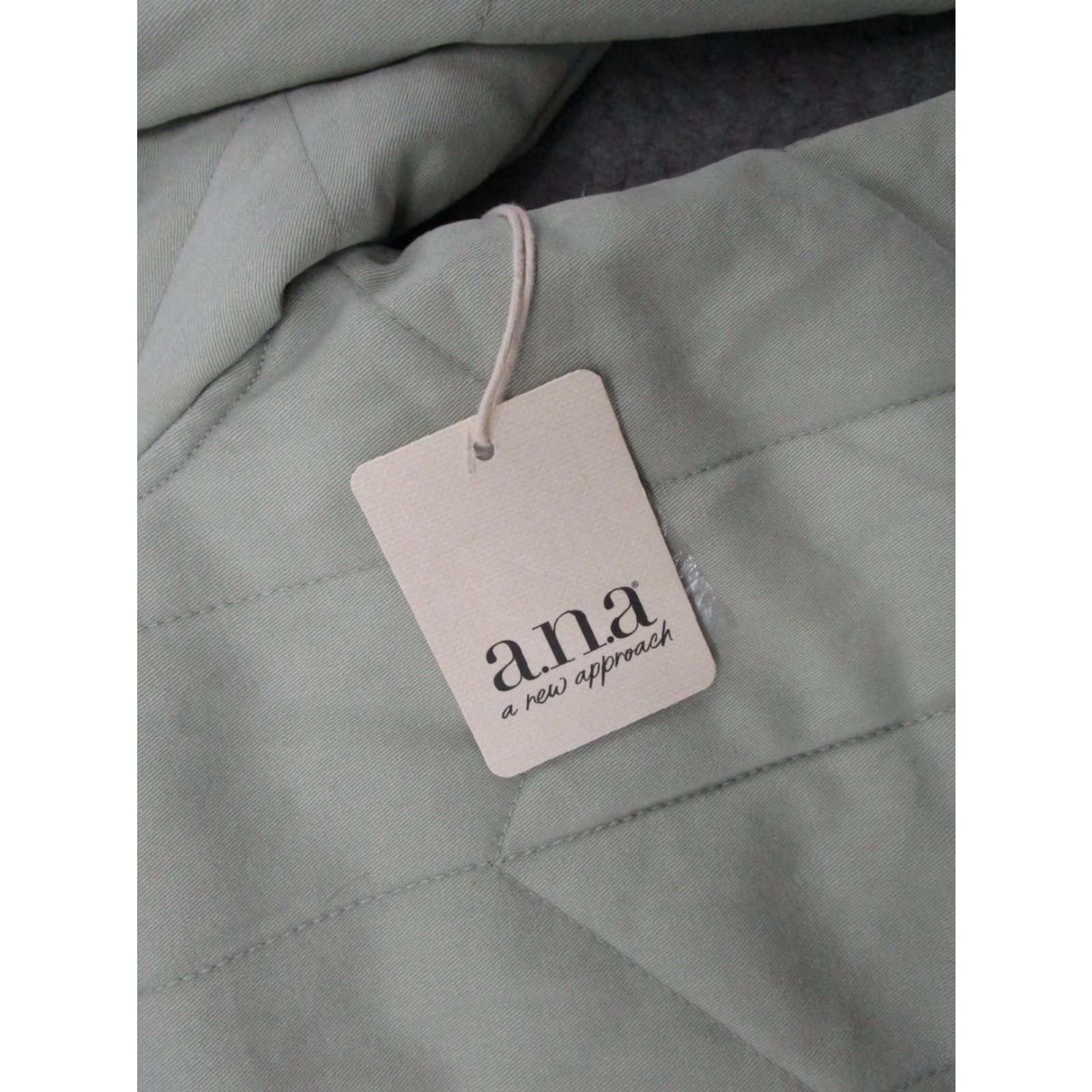Vintage ANA Women's Desert Sage Green Button Up Quilted Cotton Jacket XS Regular Size XS Green Solid Pattern Lined Polyester Vintage: No Brand: a.n.a Size XS / US 0-2 / IT 36-38 - 2 Thumbnail