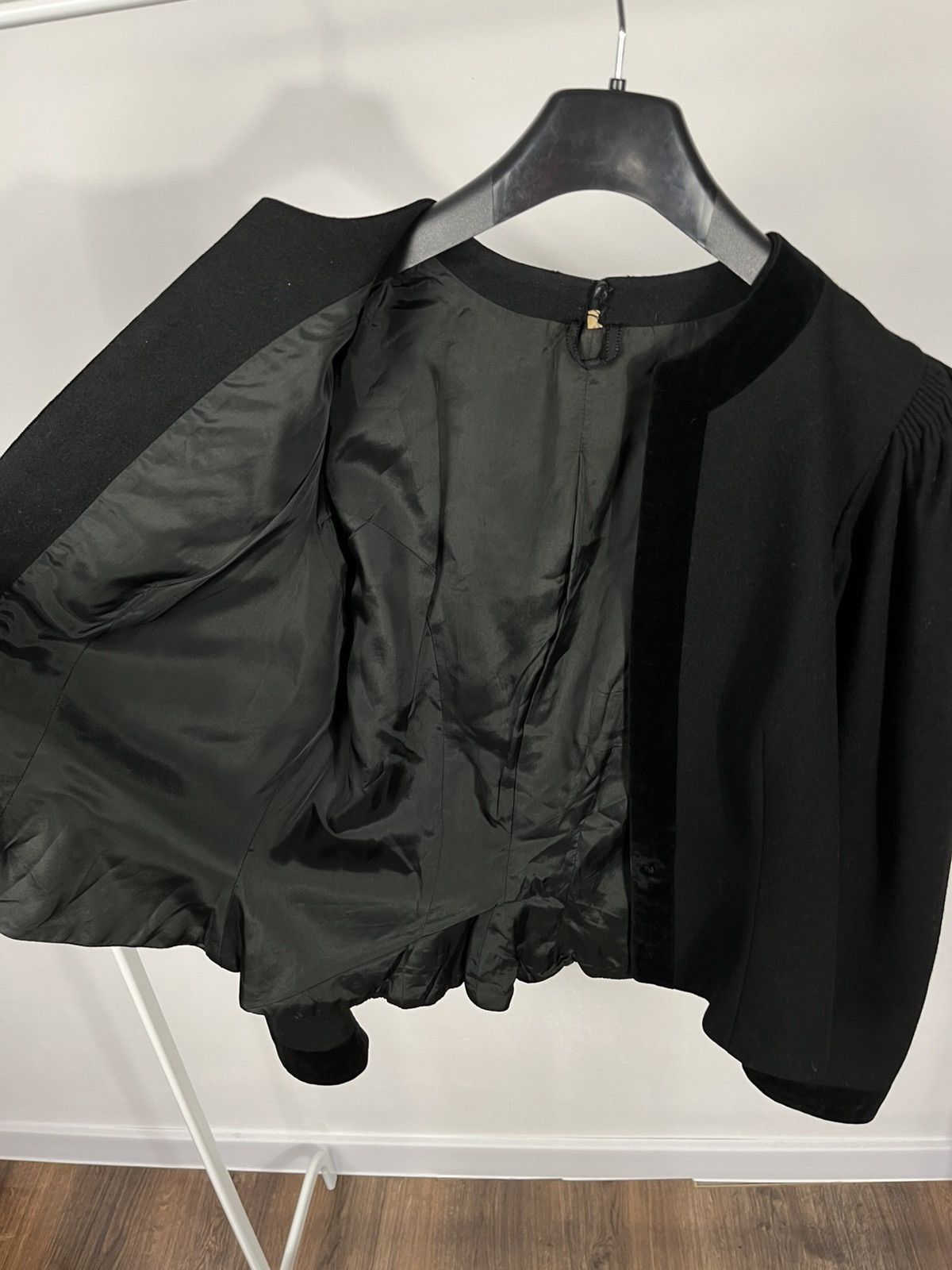 Vintage Vintage Black Cropped Wool Jacket with Velvet Trim Size XS / US 0-2 / IT 36-38 - 6 Thumbnail