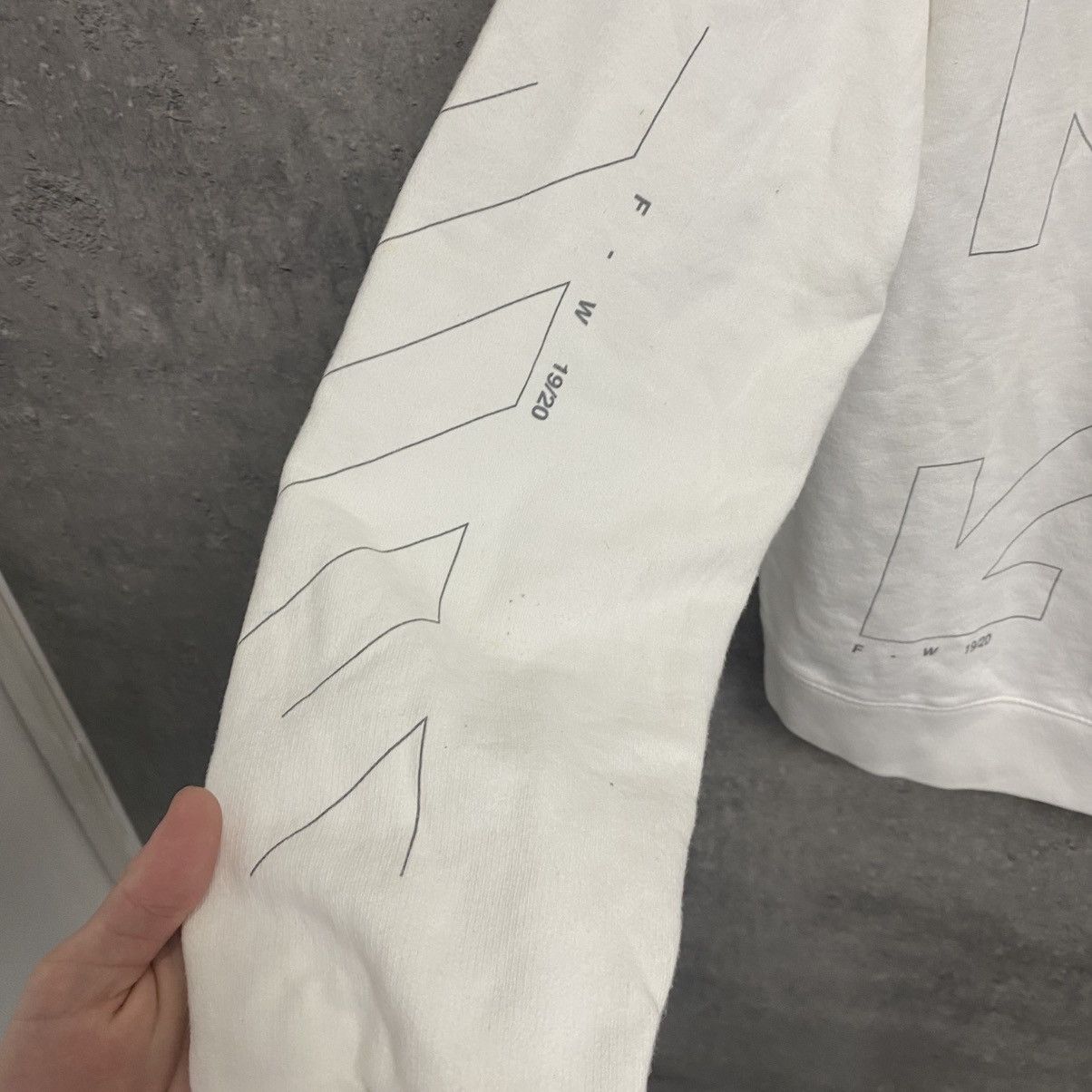 Off-White Off White Unfinished Arrows Hoodie Big Logo Size L Size US L / EU 52-54 / 3 - 15 Thumbnail