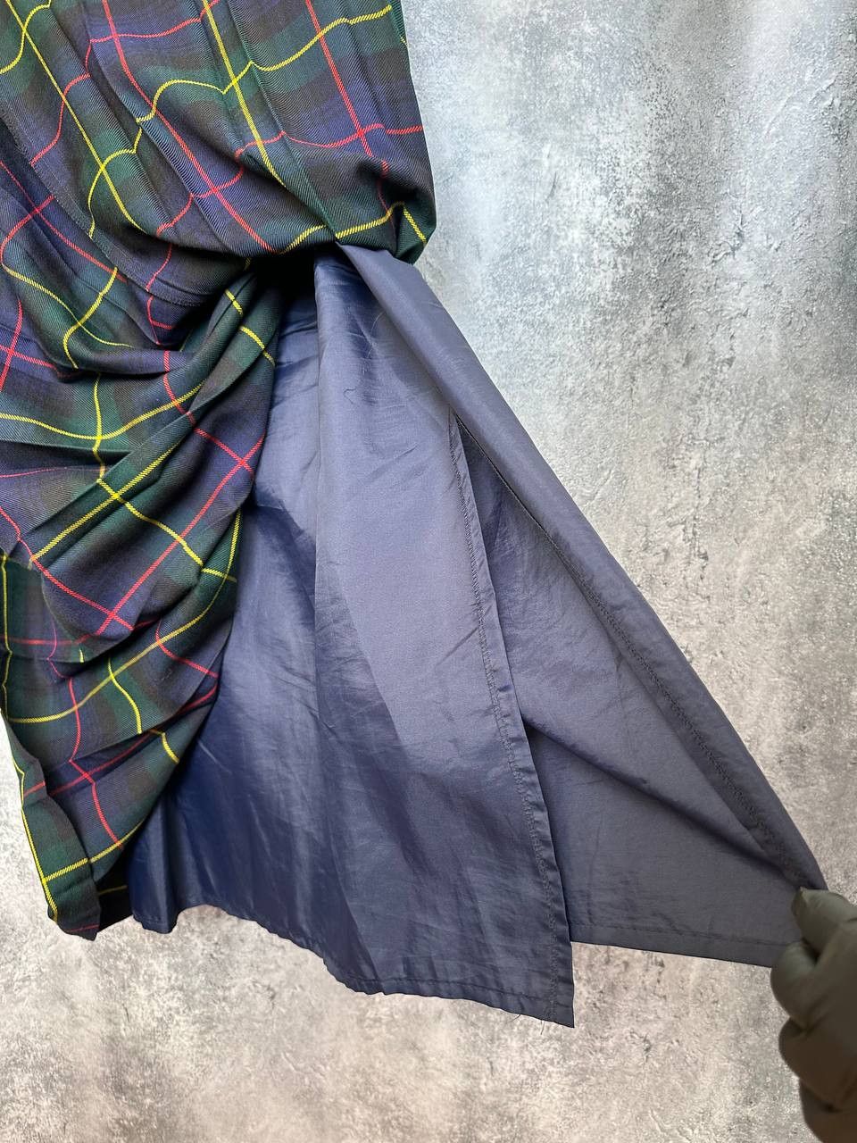 Pringle Of Scotland Pringle of Scotland Tartan Pleated Wool Skirt UK Vintage Size 30" / US 8 / IT 44 - 7 Thumbnail