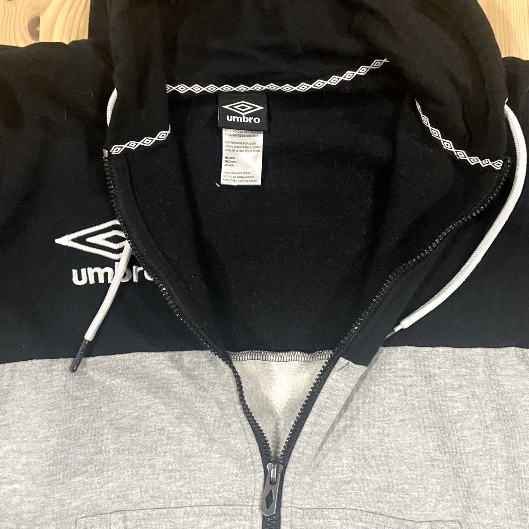 Umbro Umbro Hoodie Mens Colorblock Full Zip Gray Black Colorblock Soccer Training Fleece Pocket Zipper Modern Medium Regular Mens Size US M / EU 48-50 / 2 - 4 Thumbnail