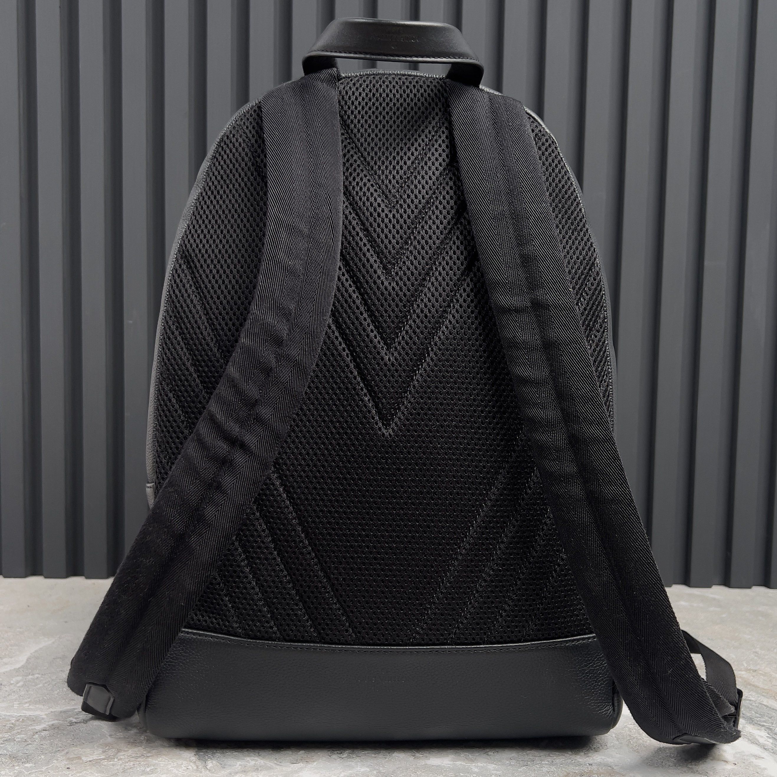 Louis Vuitton Louis Vuitton Aerogram Takeoff Backpack Grain Leather Size ONE SIZE - 5 Thumbnail