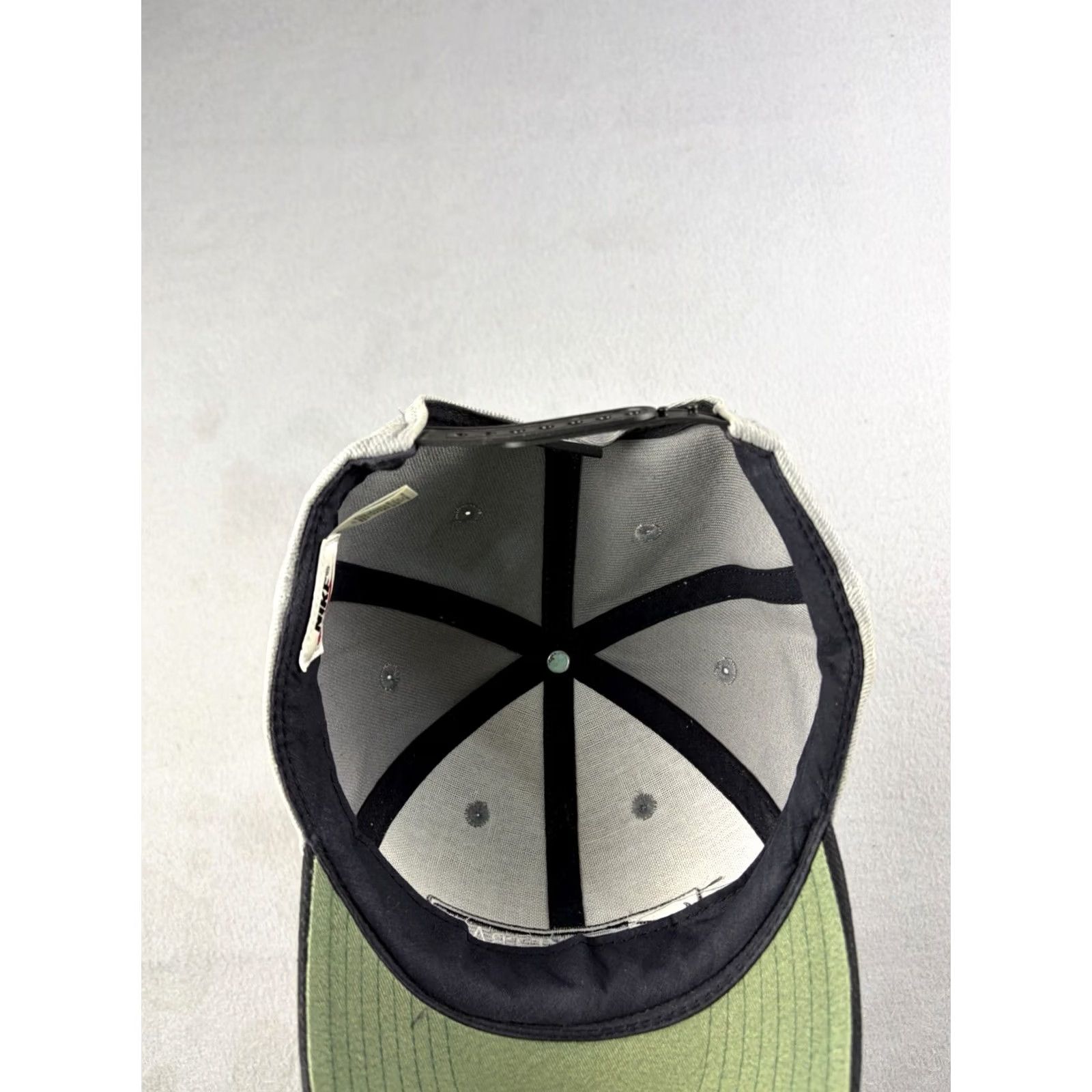 Nike VINTAGE Nike Hat SnapBack Cap Gray Black Embroidered Swoosh 90s Men One Size Gray Mens Size ONE SIZE - 6 Thumbnail
