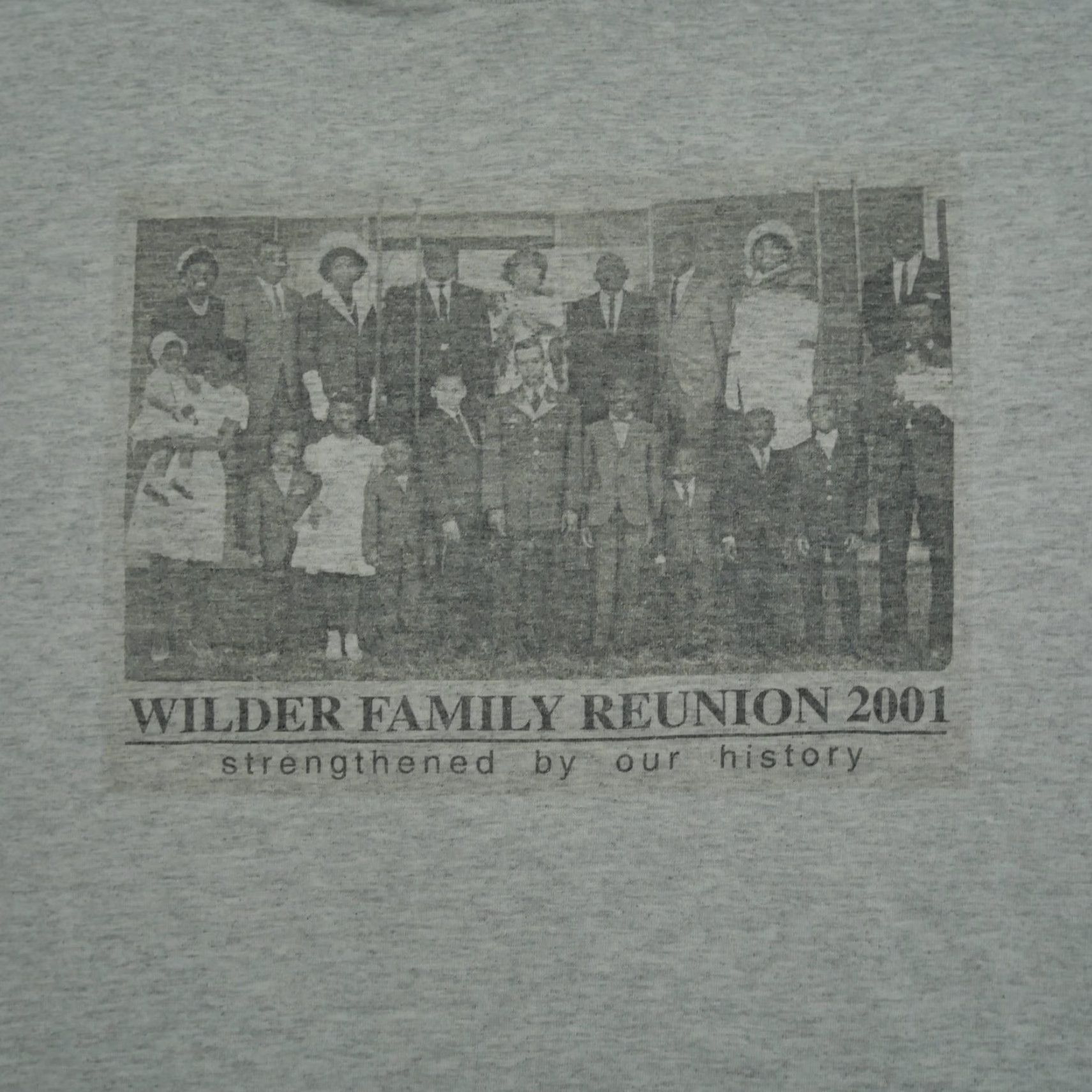 Vintage VINTAGE Family Reunion T Shirt Adult Large Gray History United States 2001 Y2K Men L Cotton Short Sleeve Crew Neck Graphic 5/10 7/10 Size US L / EU 52-54 / 3 - 2 Thumbnail