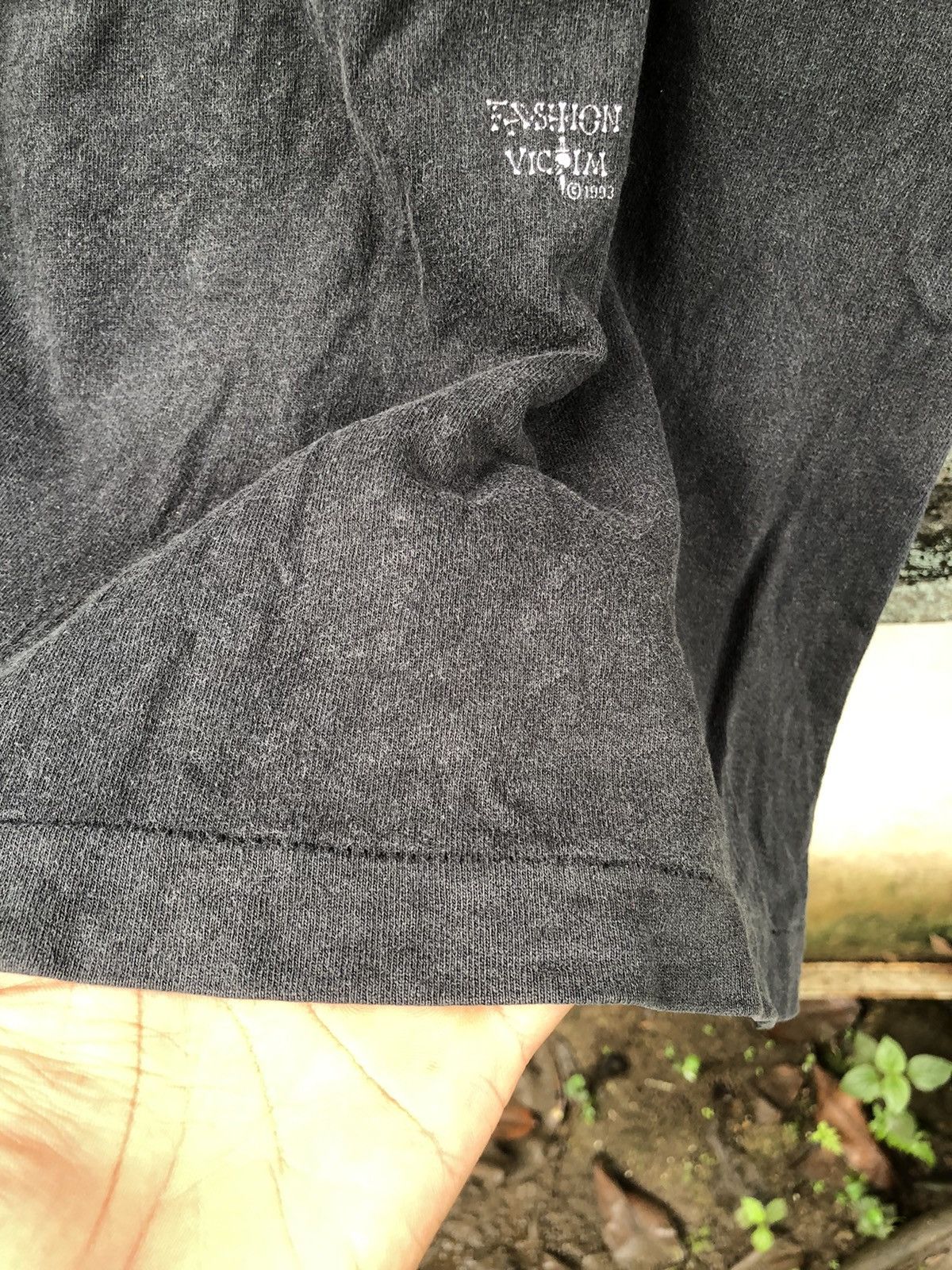 Vintage 💥Vintage💥Fashion Victim Ying And Yang Big Logo Faded Tee Size US L / EU 52-54 / 3 - 8 Thumbnail
